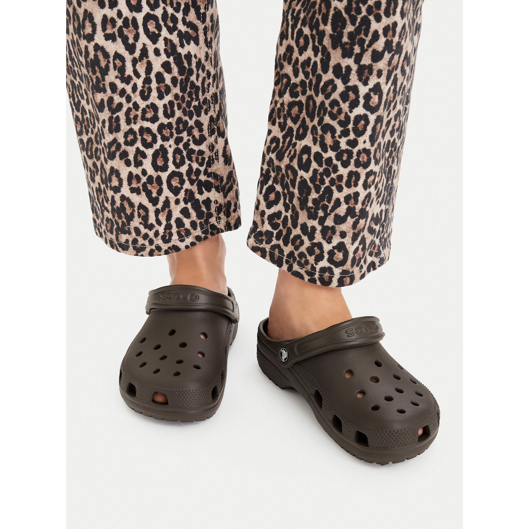 Şlapi Crocs Classic 10001 Maro închis