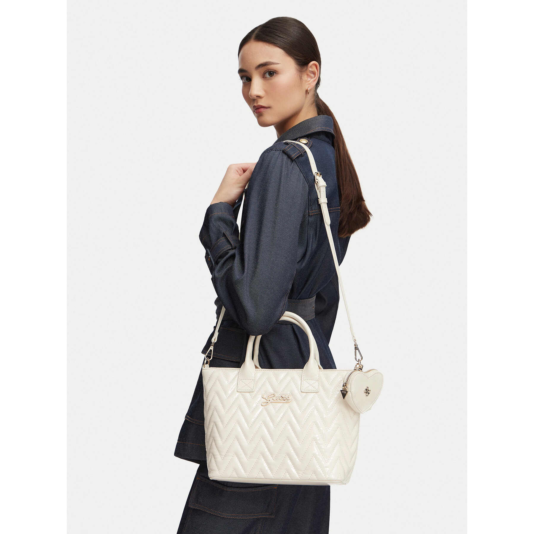 Torbica Guess J6YZ15 W3003 Krem