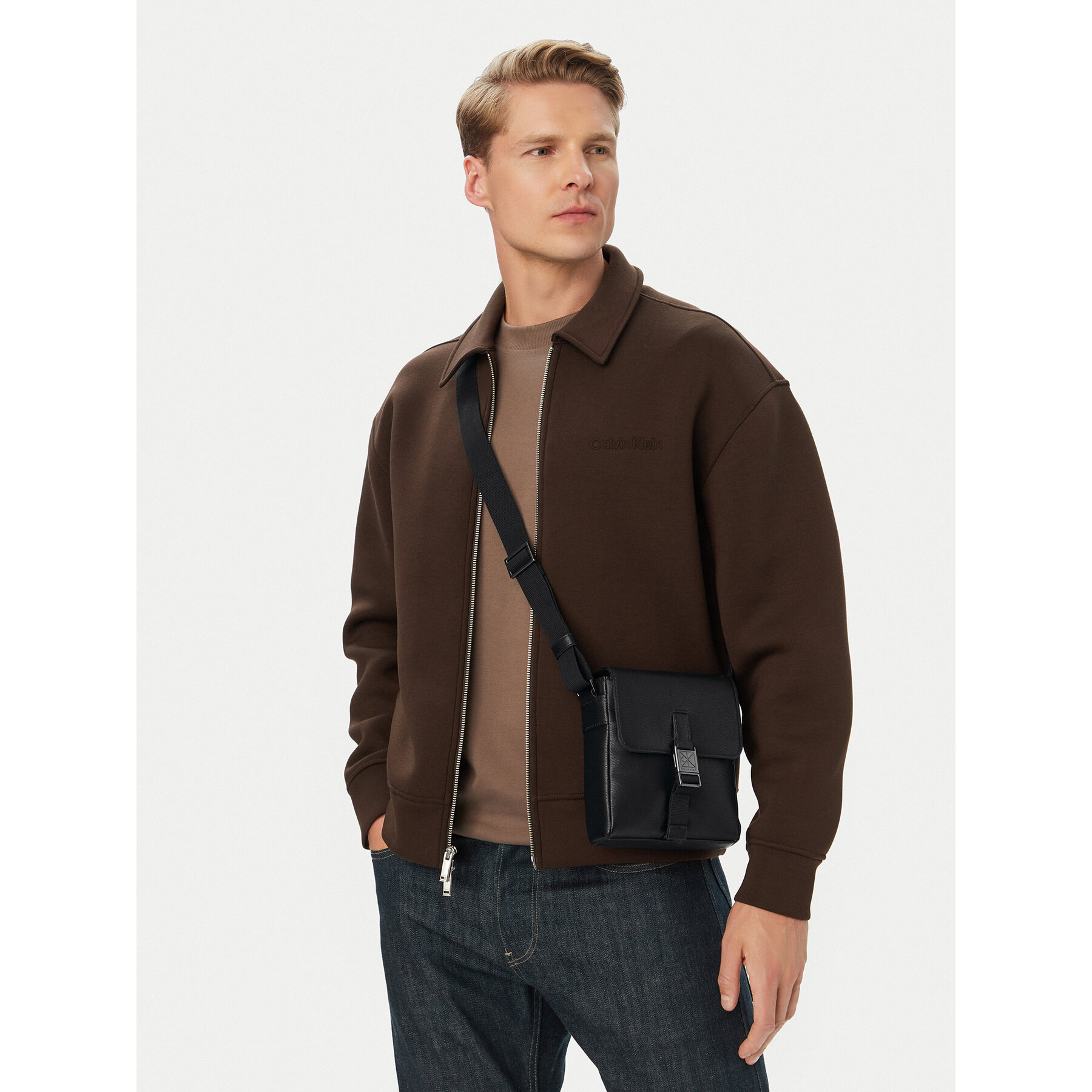 Torbica za okrog pasu Calvin Klein Emblem Hw Flap Reporter LV04D3506G Črna