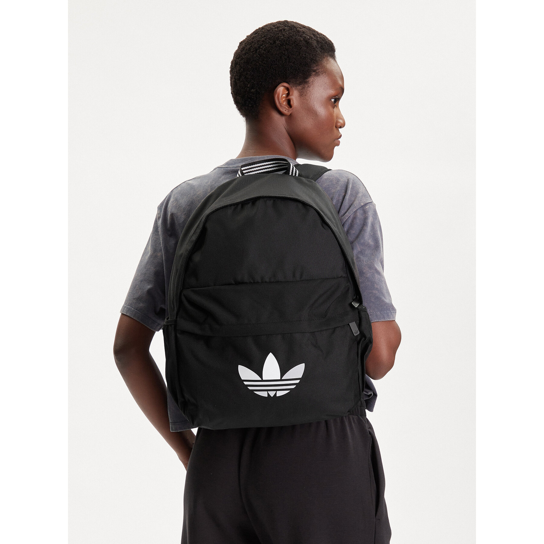 Nahrbtnik adidas Adicolor Classic JX0209 Črna