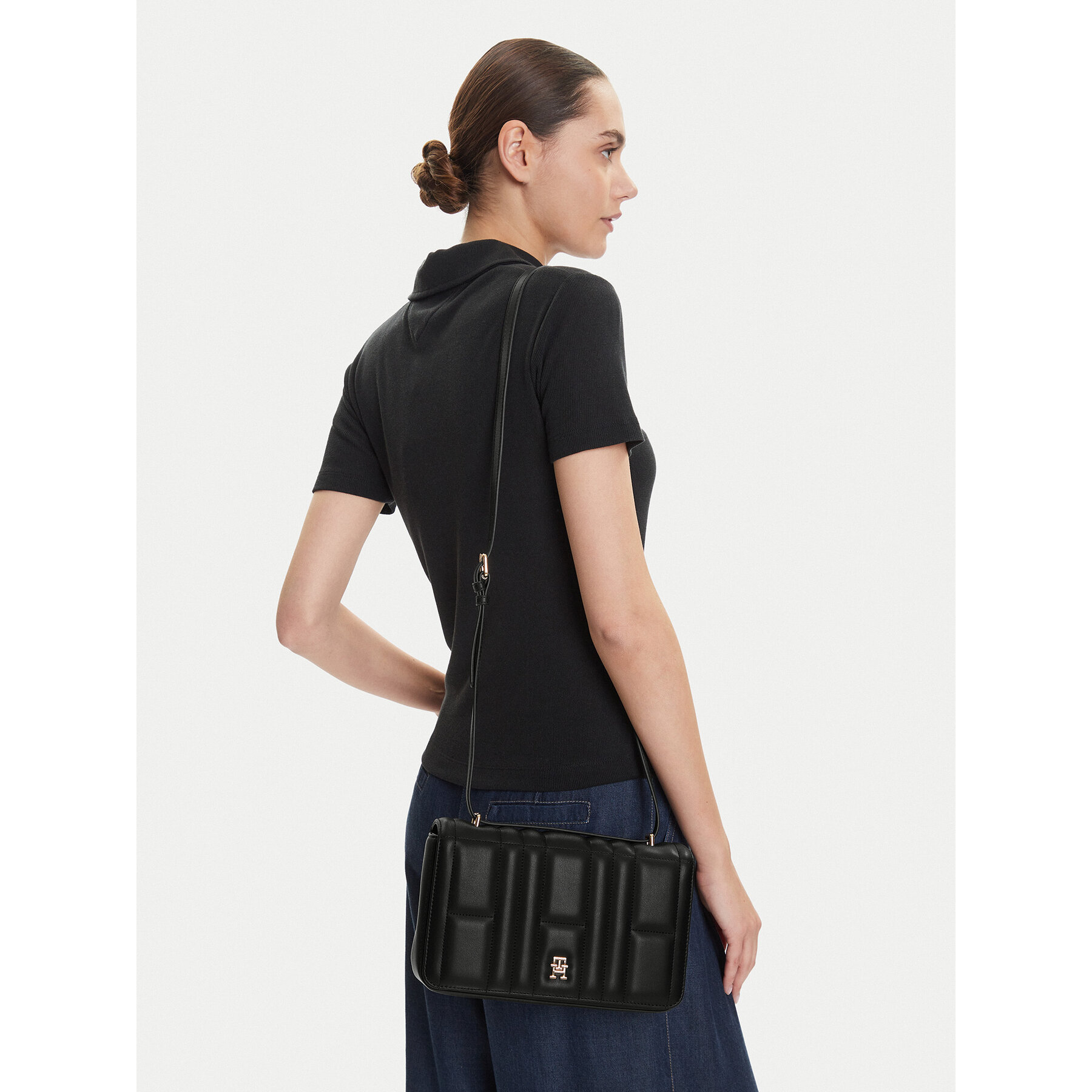 Τσάντα Tommy Hilfiger Th Feminine Conv Crossover AW0AW17454 Μαύρο