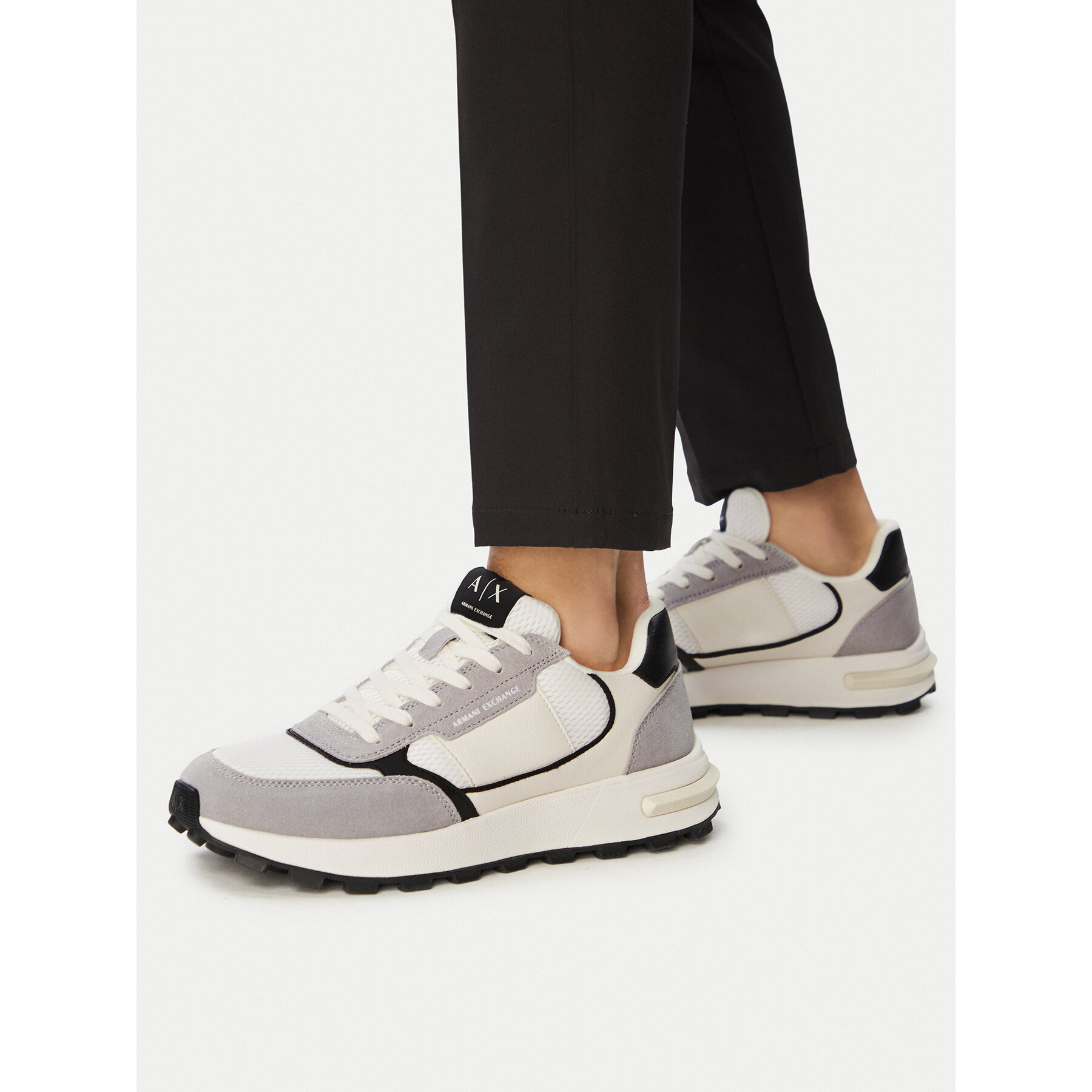 Sneakersy Armani Exchange XM002197 AF17447 MZ442 Biela