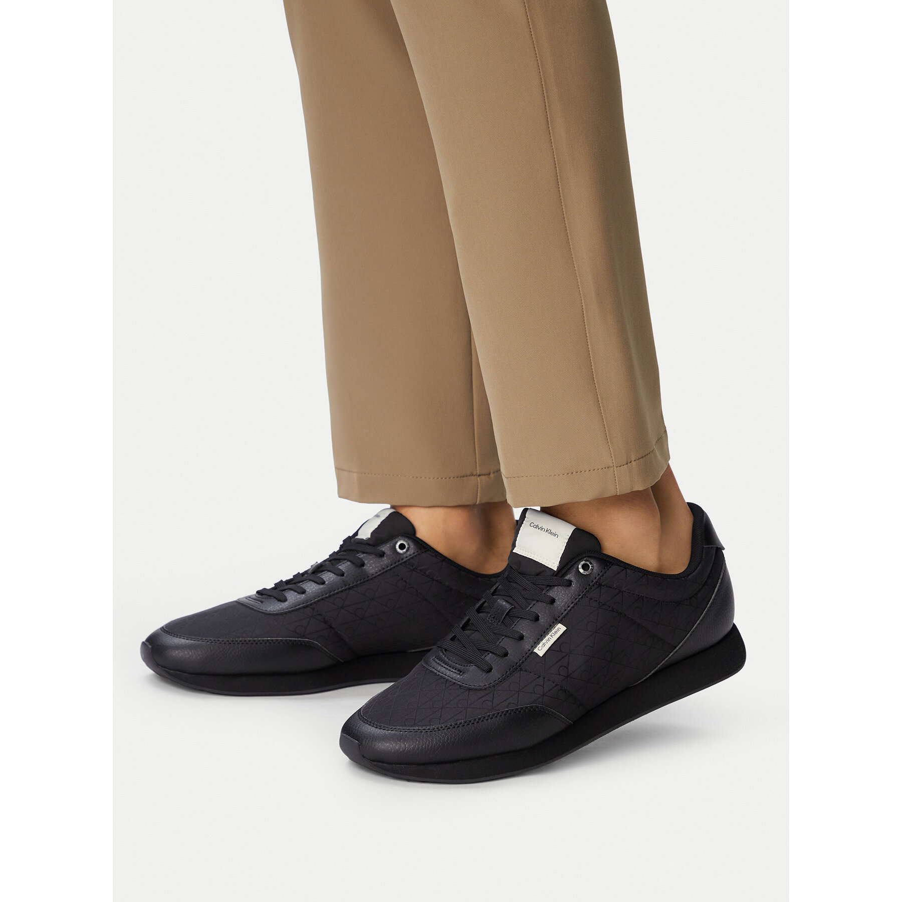 Superge Calvin Klein Retro Runner T Lth Aop Ny HM0HM02213 Črna