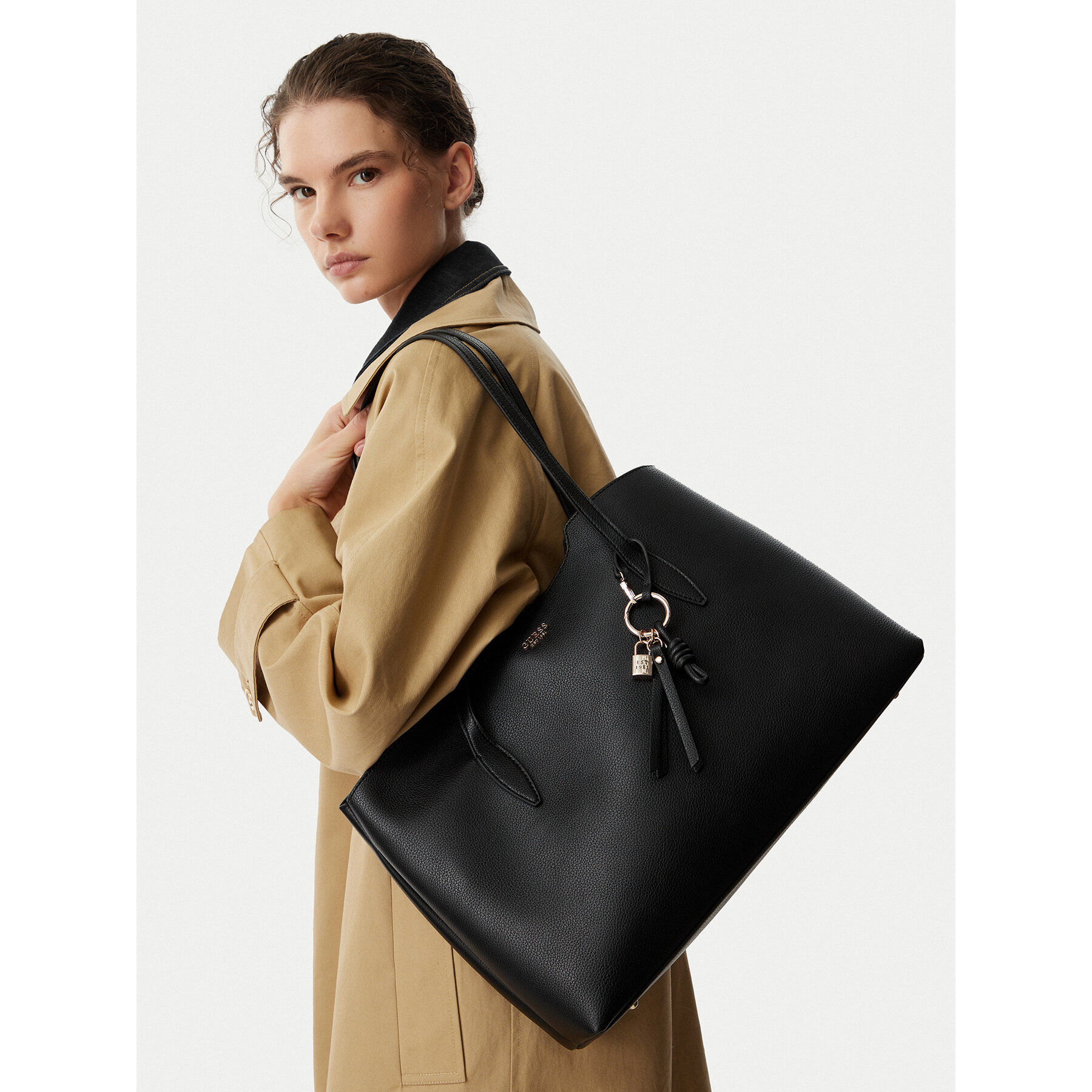 Guess Handtasche HWBG97 35230 Schwarz
