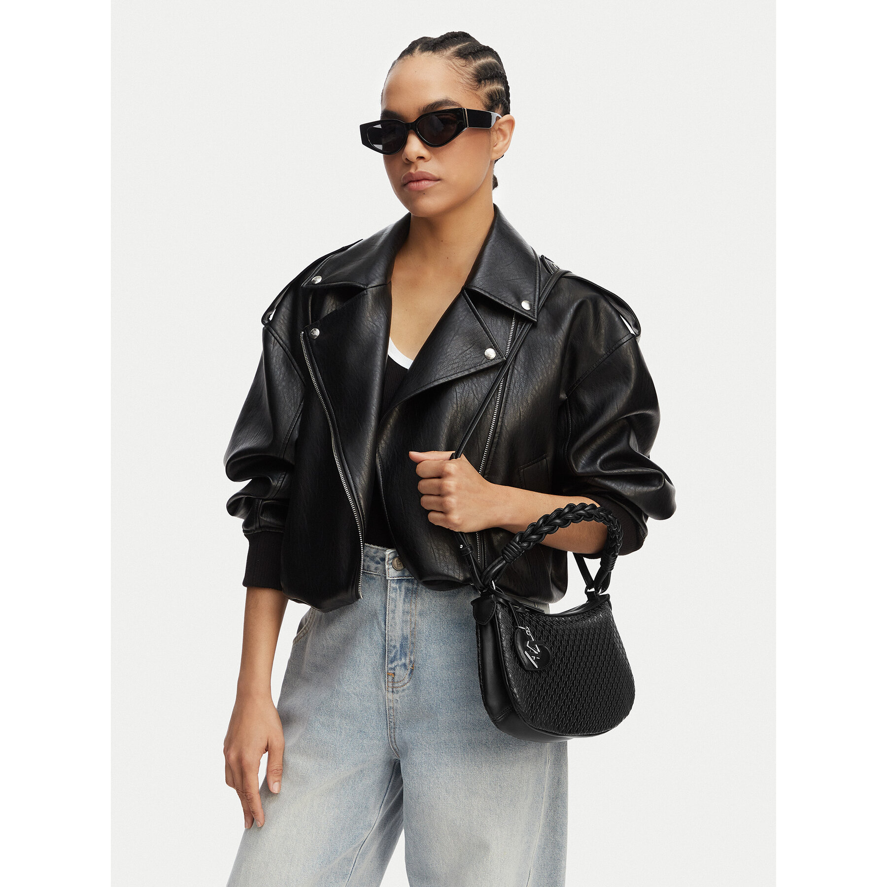 Ročna torba Armani Exchange XW002228 AF22632 UC001 Črna