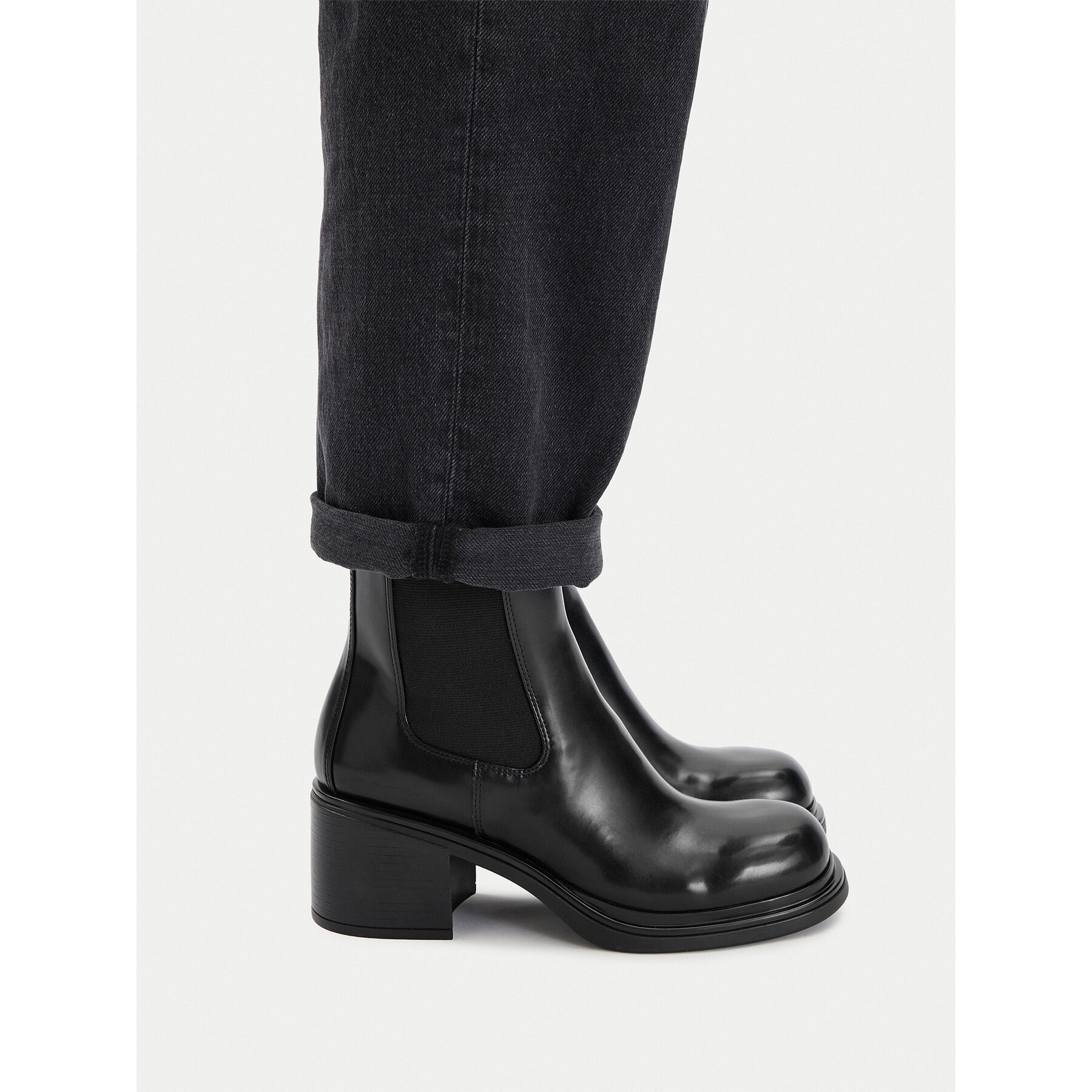 Čizme Armani Exchange XW001643 AF17474 UC001 Crna