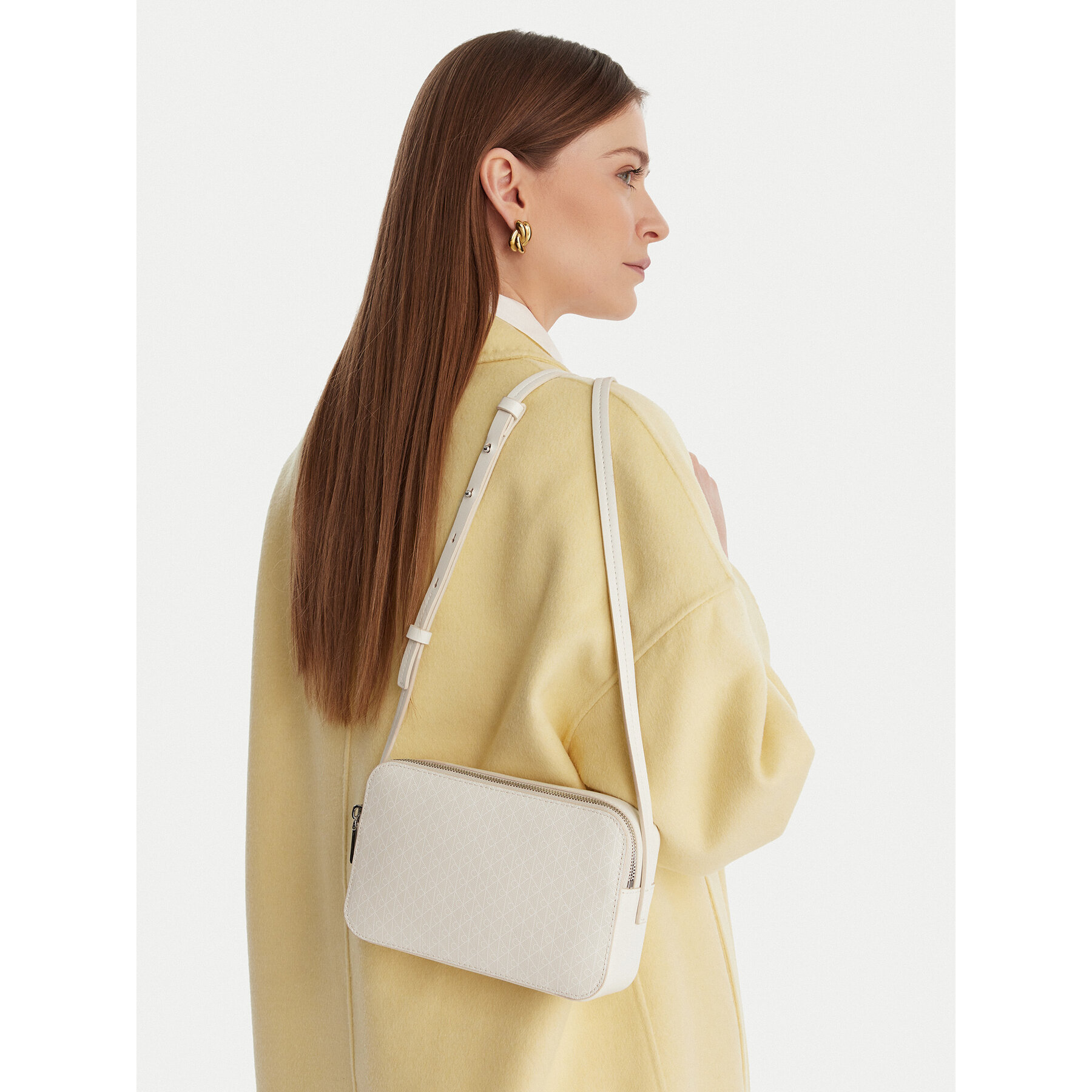 Дамска чанта Calvin Klein Emblem Aop Elongated Camera Bag LV04F3268G Екрю