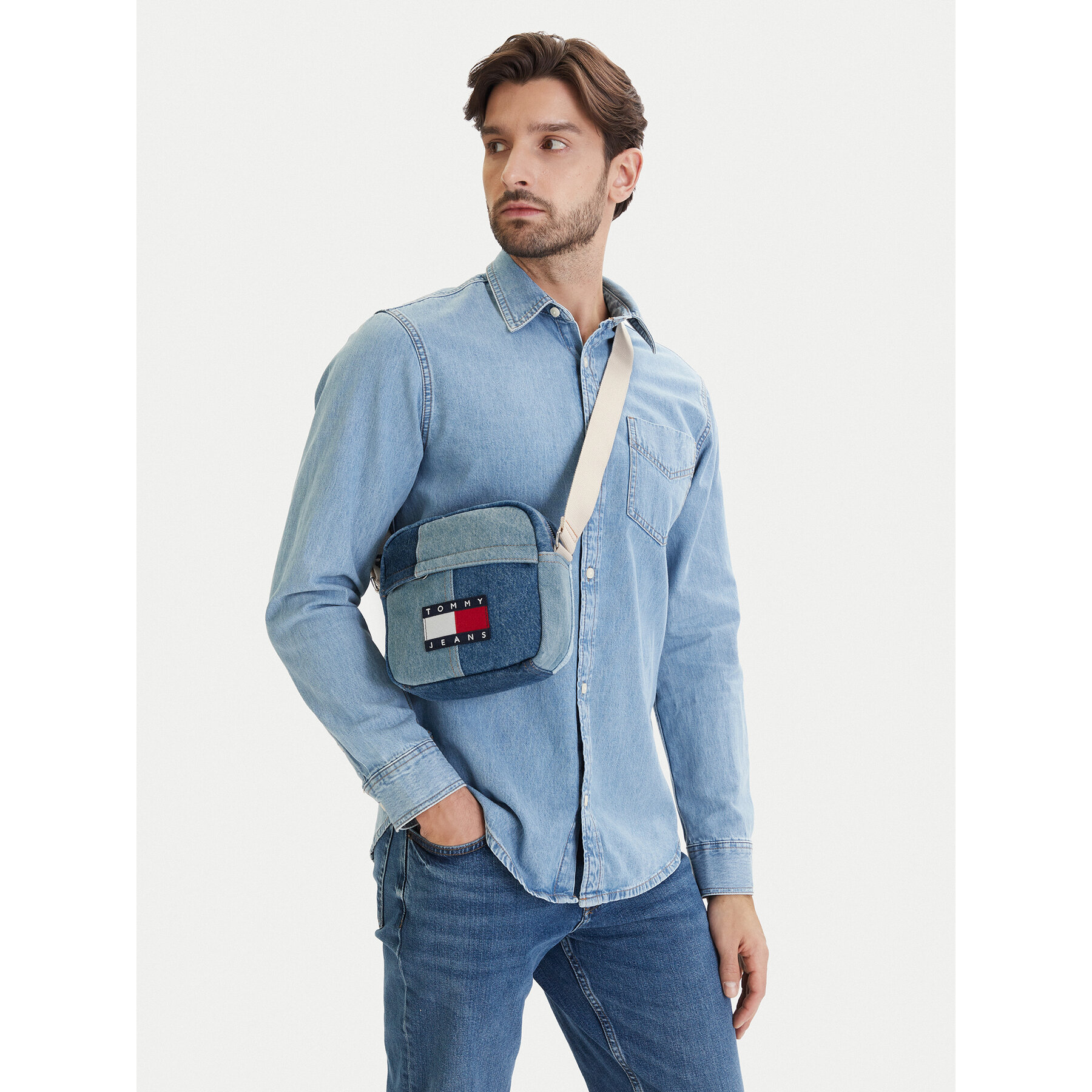Torbica za okrog pasu Tommy Jeans Tjm Denim Patchwork Reporter AM0AM14287 Modra