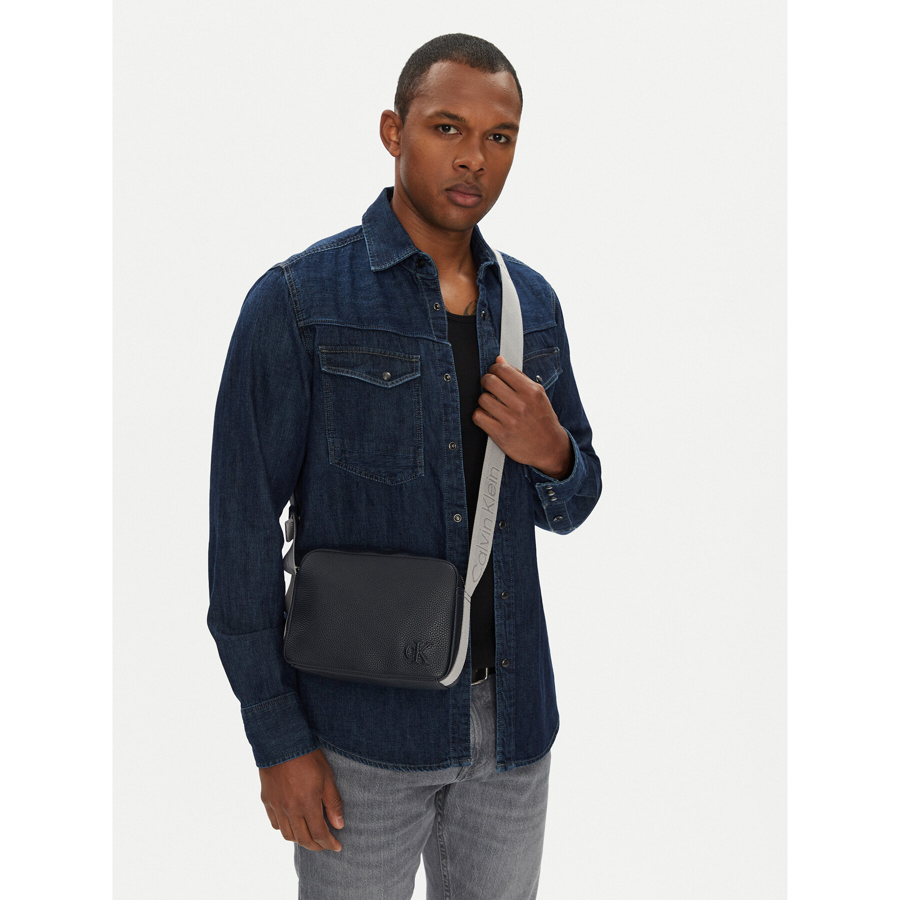 Taška cez rameno Calvin Klein Jeans Cargo Camera Bag LV04G3081G Modrá