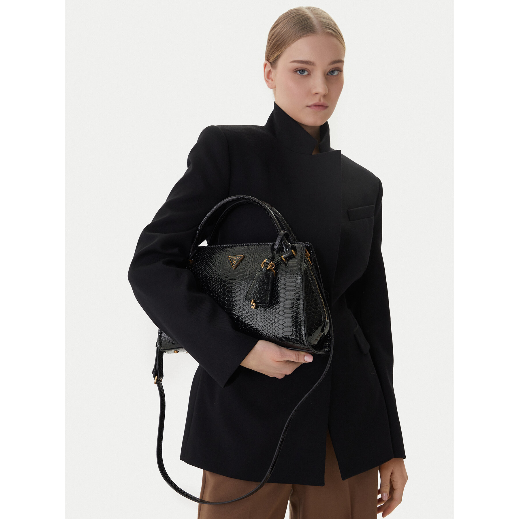 Дамска чанта Guess HWKB94 99060 Черен