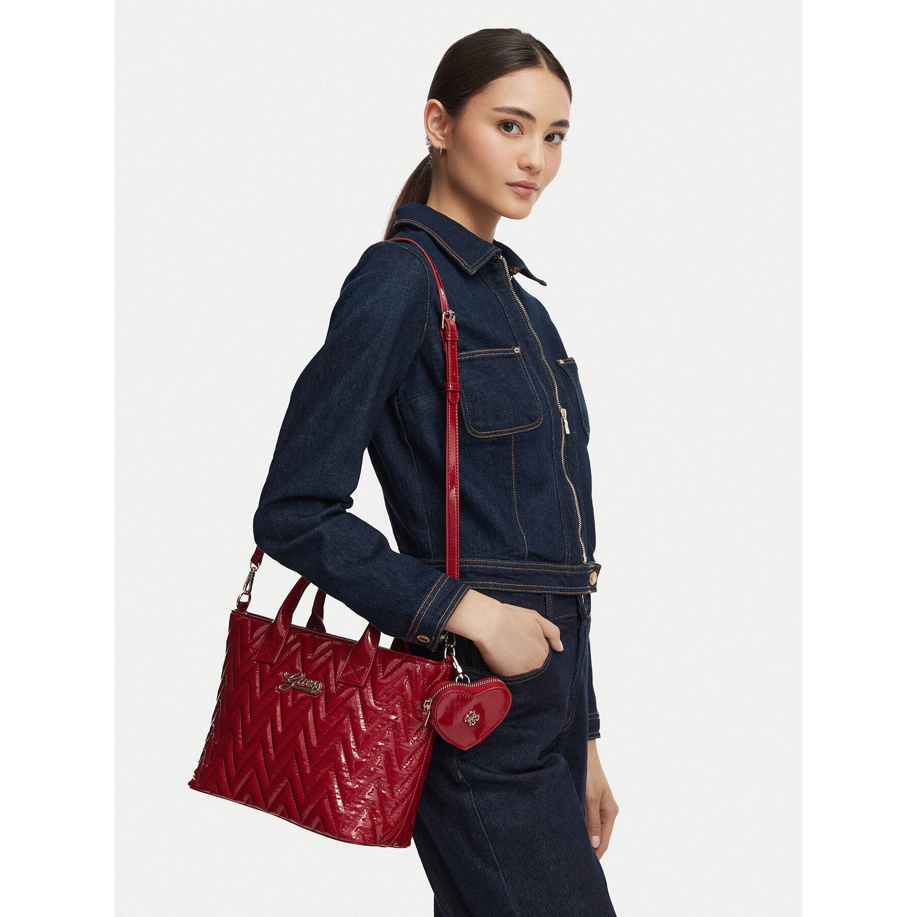 Kabelka Guess J6YZ15 W3003 Červená