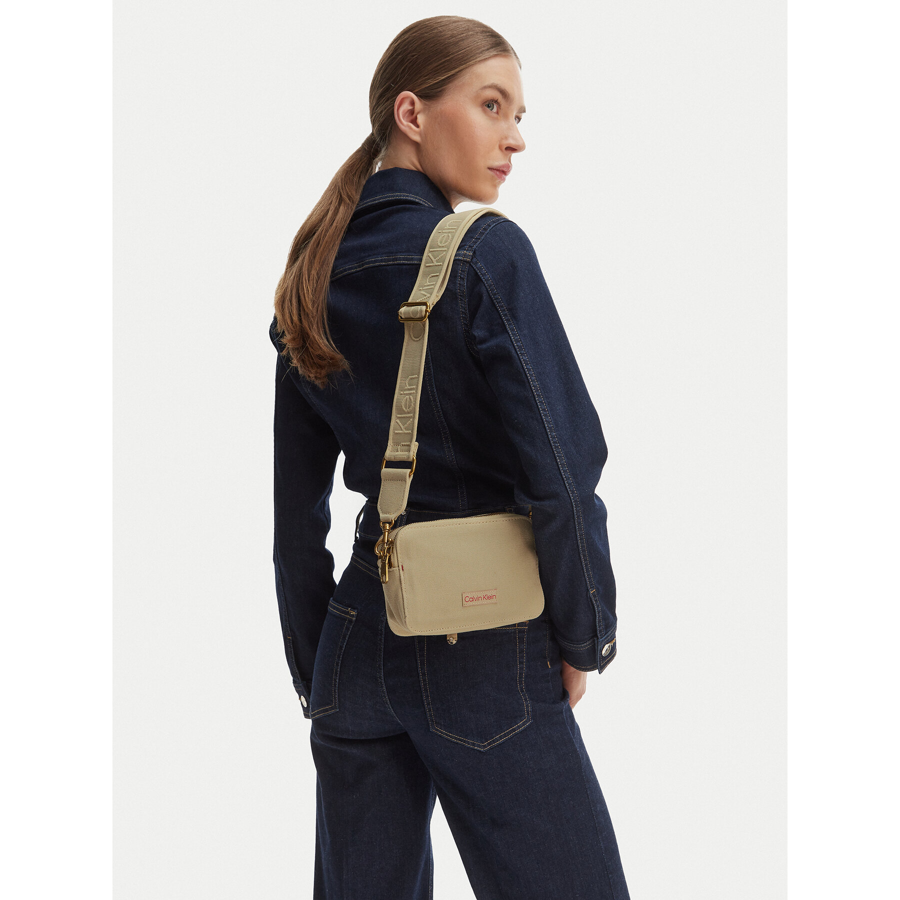 Torbica Calvin Klein Webbing Strap Canvas Camera Bag LV04F3385G Bež