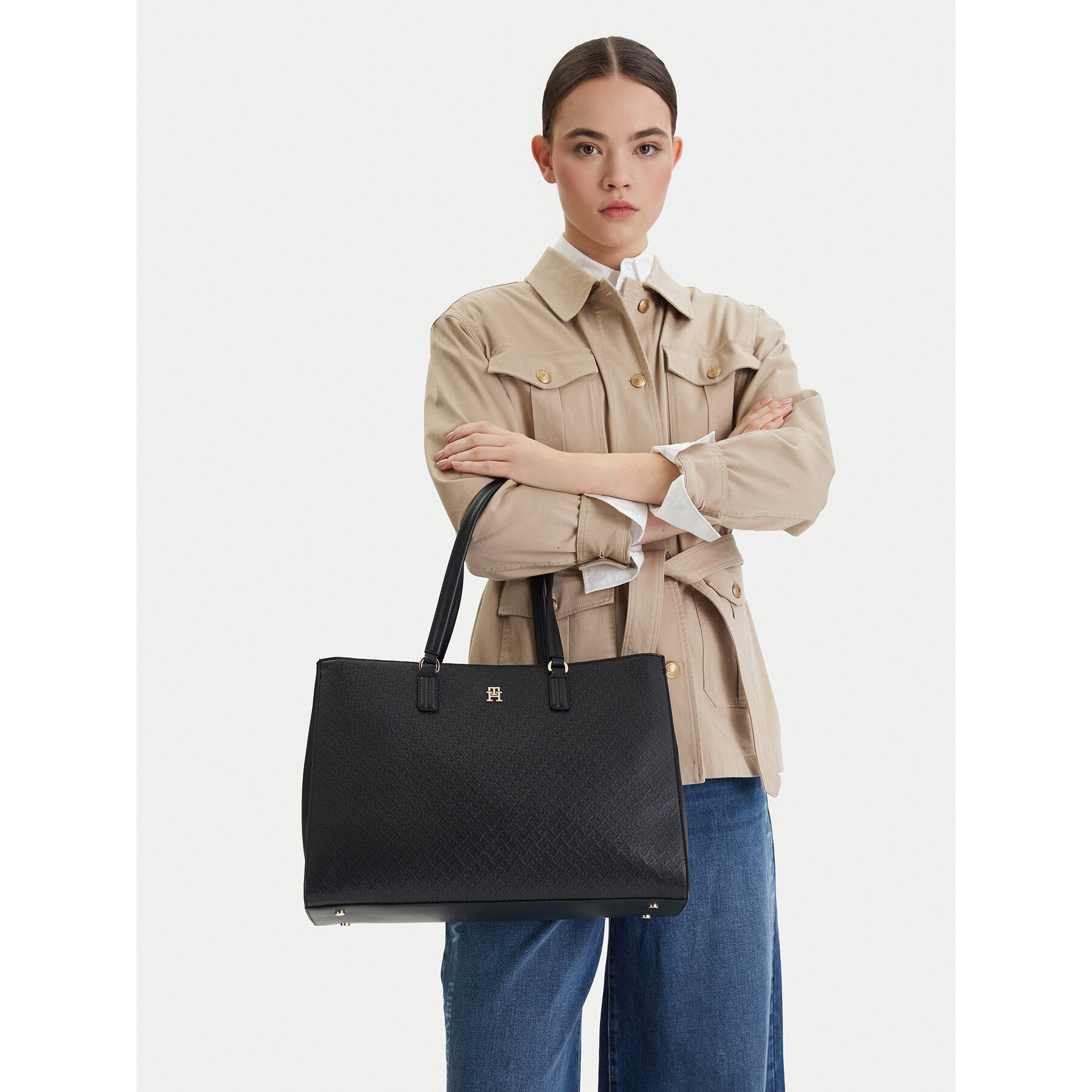 Kabelka Tommy Hilfiger Th Daily Tote Mono AW0AW18417 Čierna