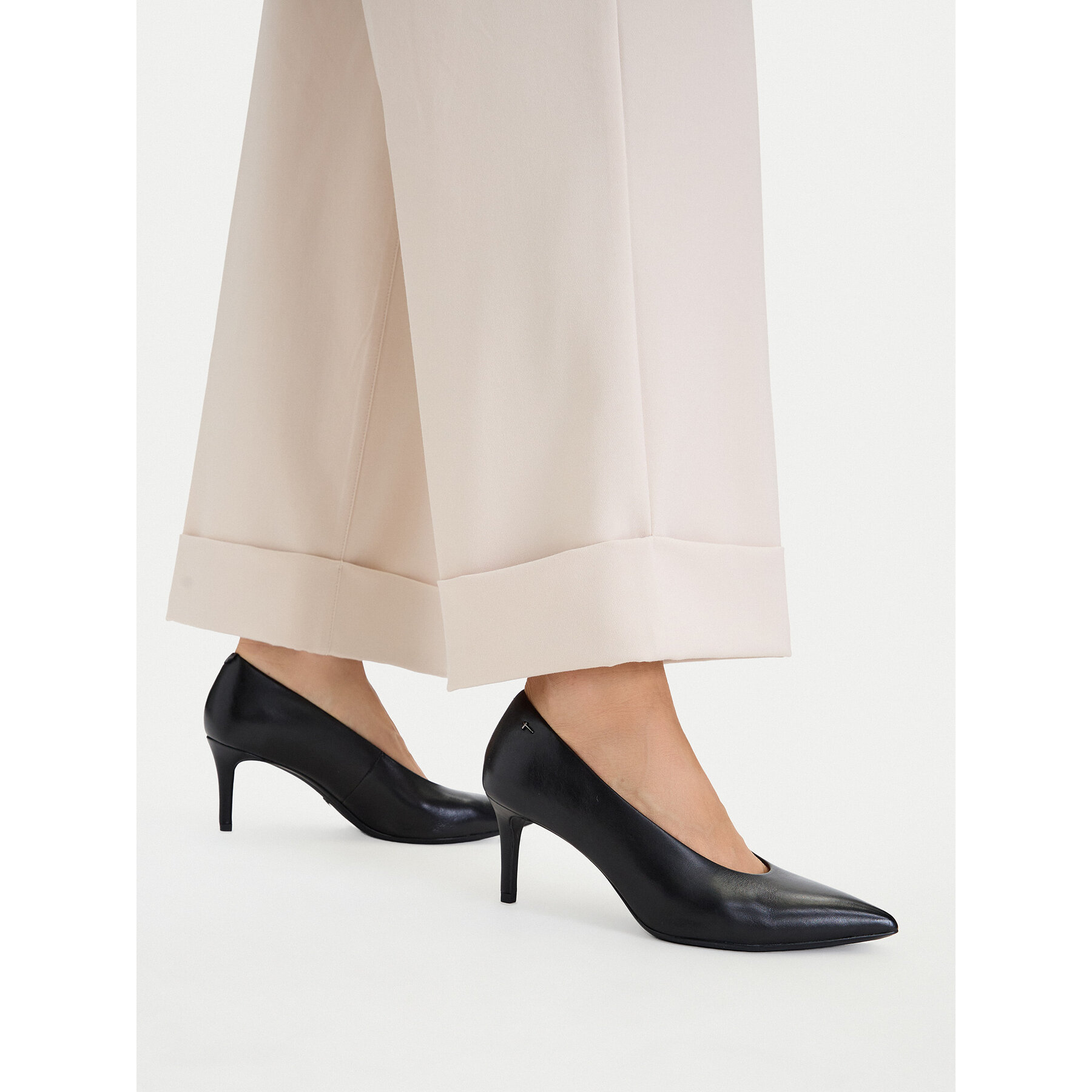 Pantofi cu toc subțire Tamaris 1-22456-47 Negru