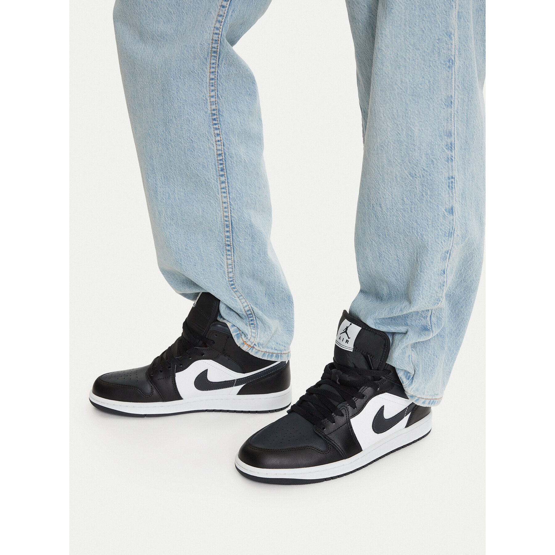 Sneakersy Nike Air Jordan 1 Mid DQ8426 010 Čierna