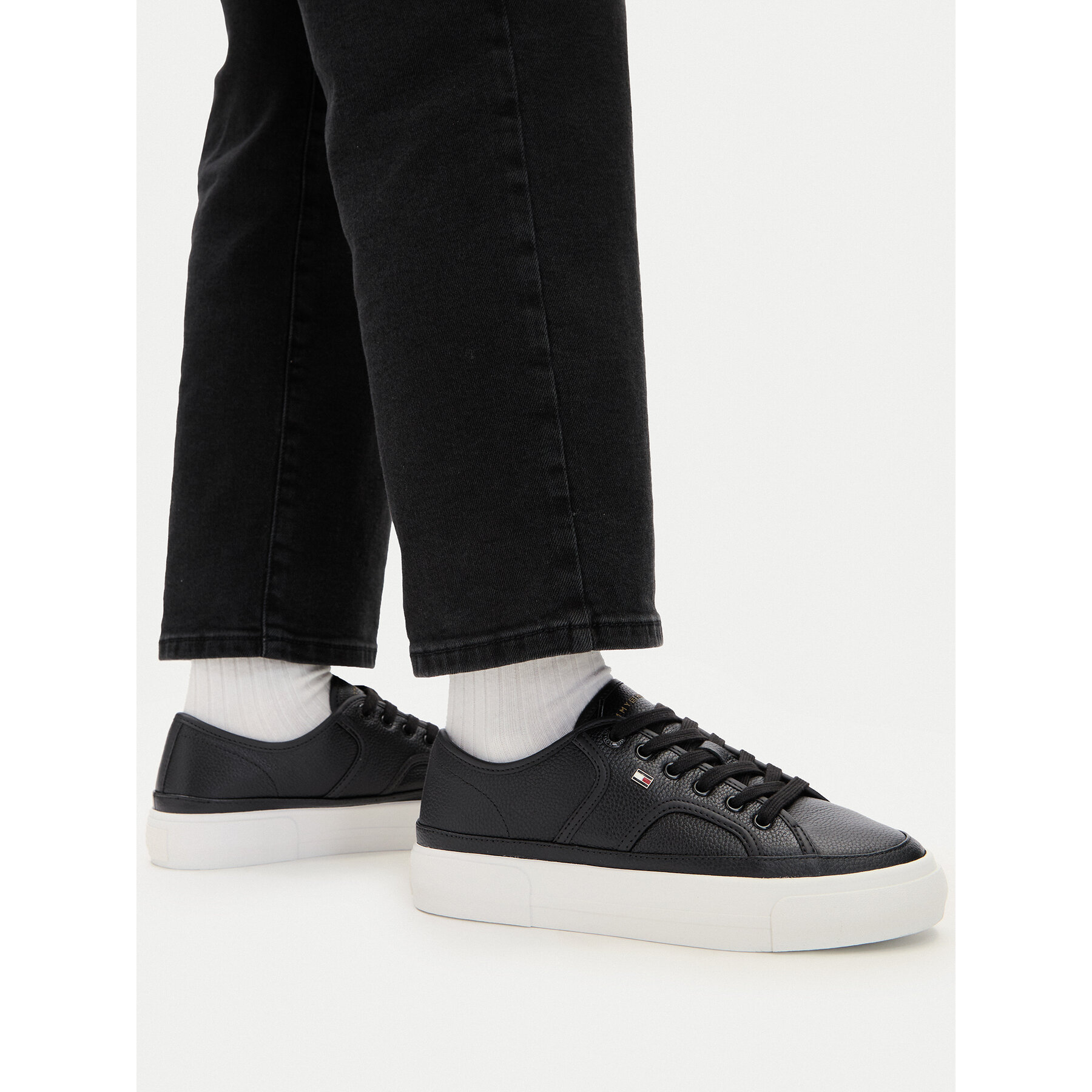 Сникърси Tommy Hilfiger Platform Vulc Piping Ltr FW0FW09393 Черен
