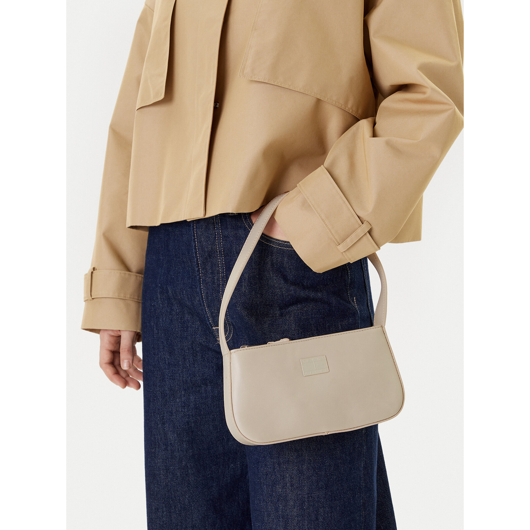 Дамска чанта Tommy Jeans Tjw Ess Must Shoulder Bag AW0AW16966 Бежов