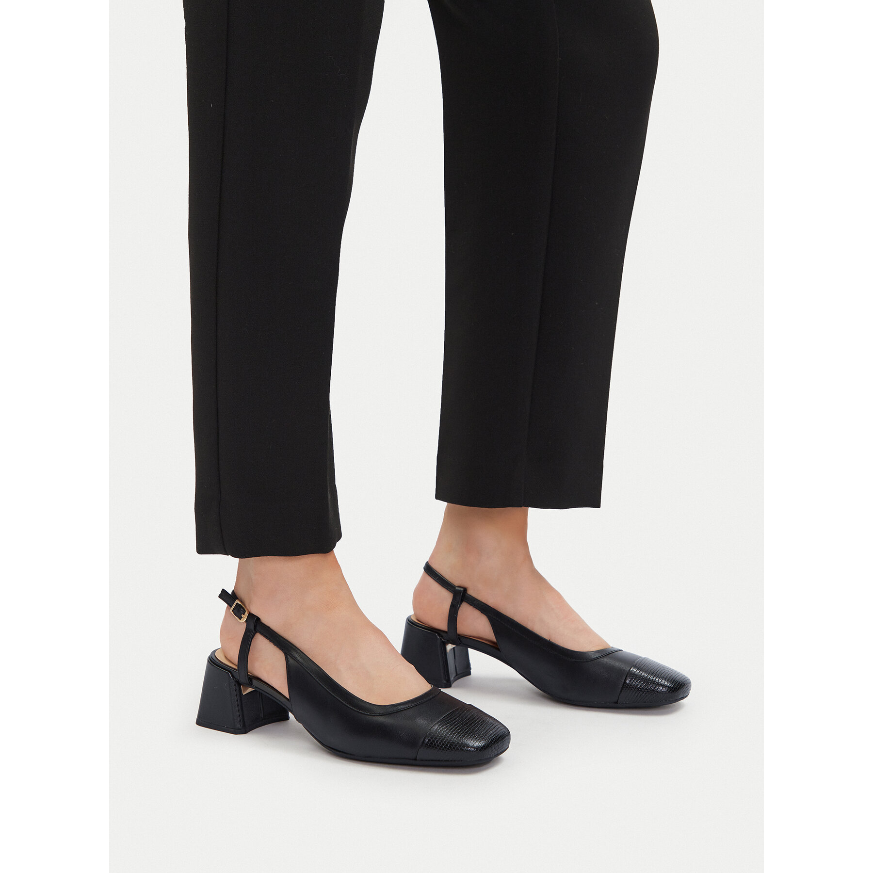 Salonke Clarks Nyta45 Sling 26181320 Crna