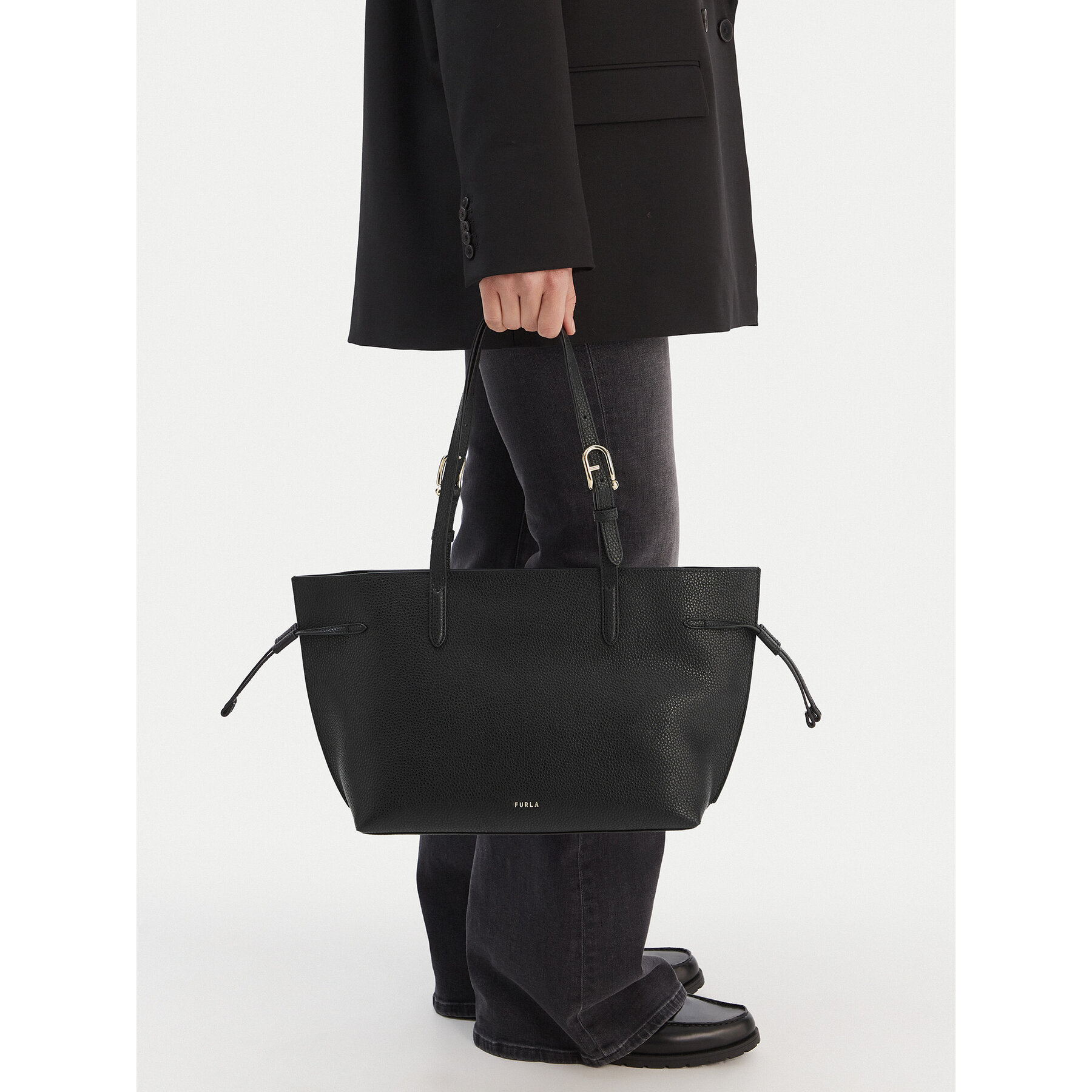 Дамска чанта Furla Ava M WB02069 BX4329 CN 3924S Черен