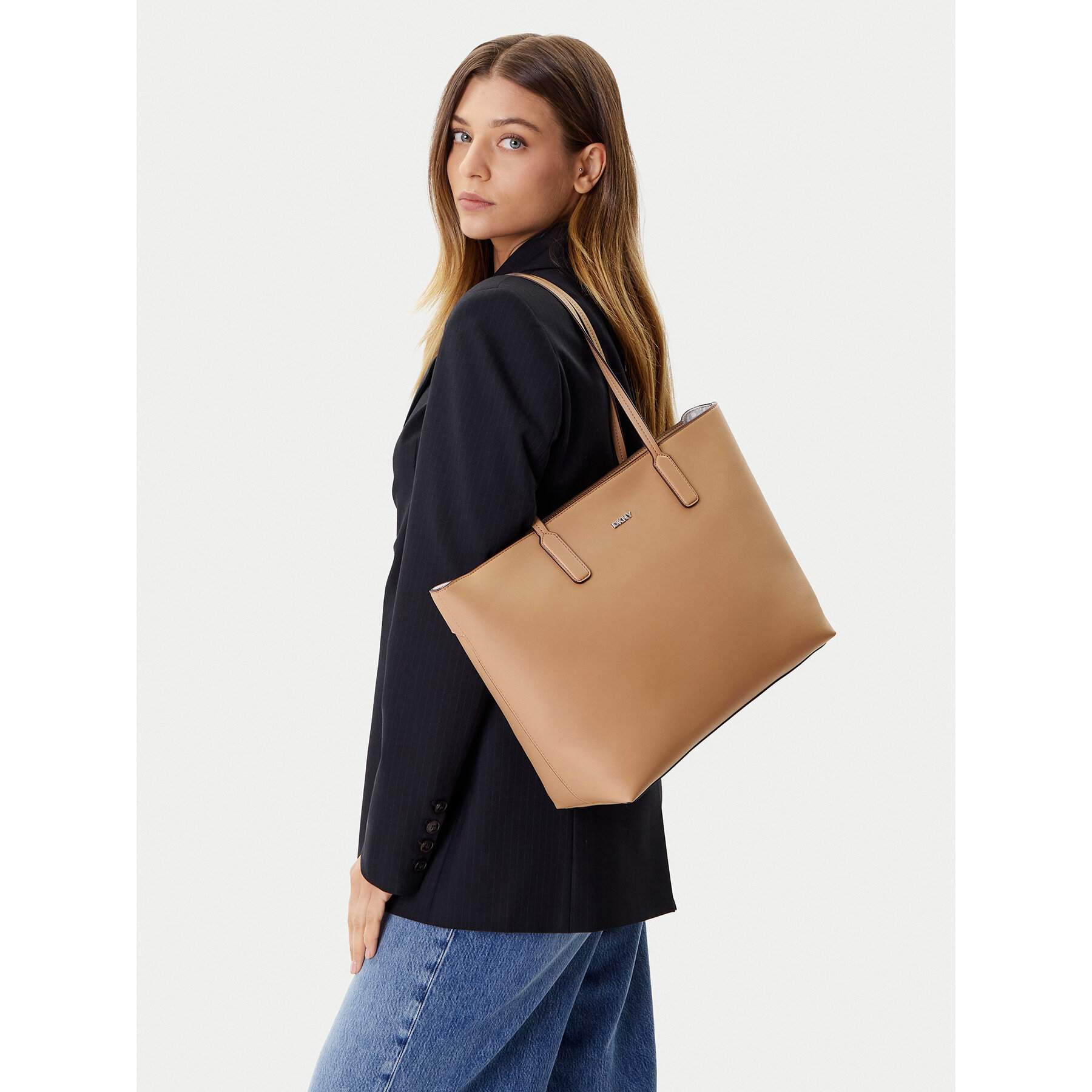 Дамска чанта DKNY R44AYI42 Бежов