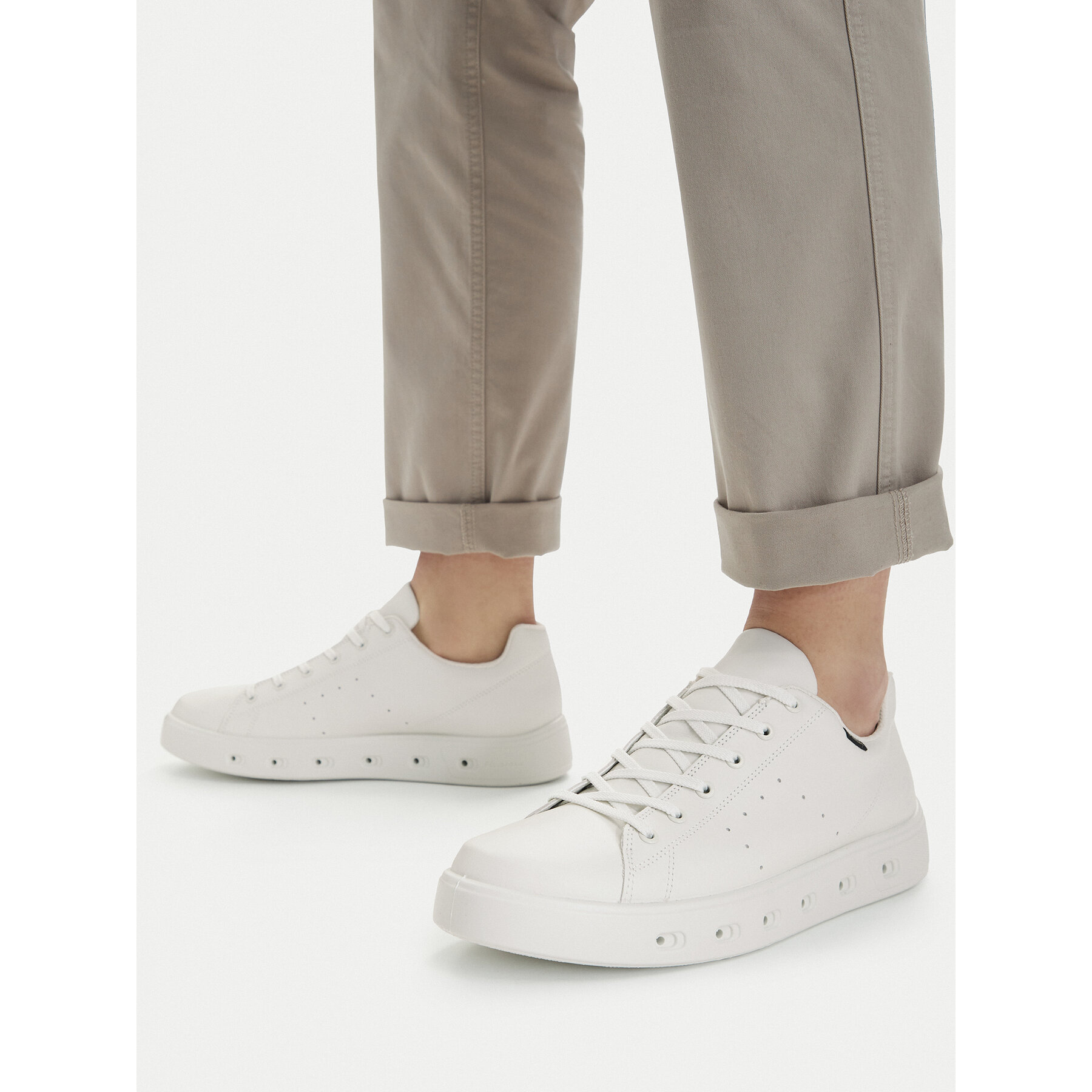 Sneakersy ECCO Street 720 52088401007 Biela