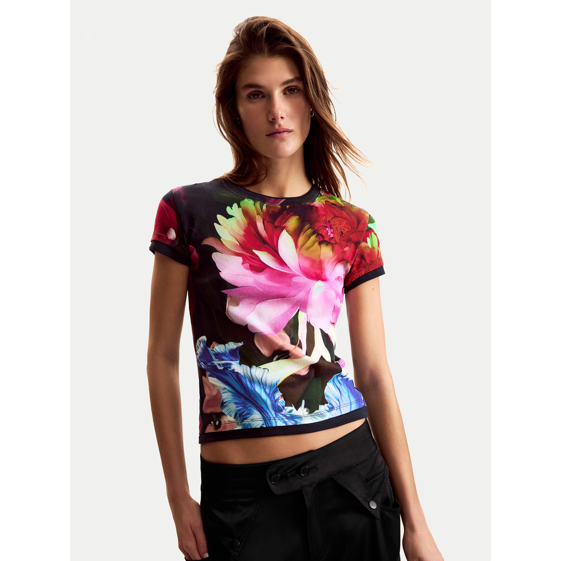 Desigual T-shirt Multiflowers Lacroix 26SWTK49 Crna Regular Fit