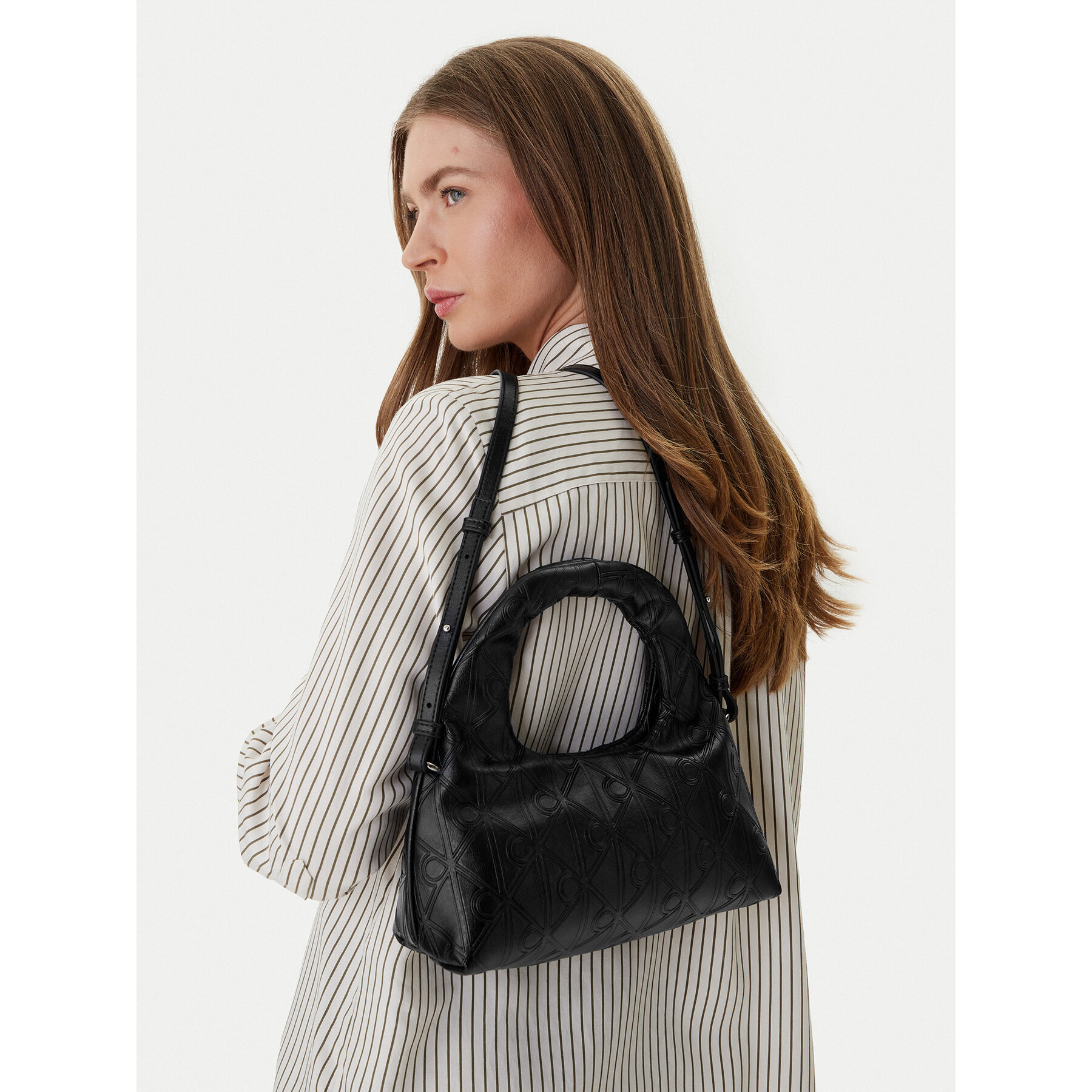 Torbica Calvin Klein Emblem Aop Puffer Bag With Strap LV04F3200G Crna