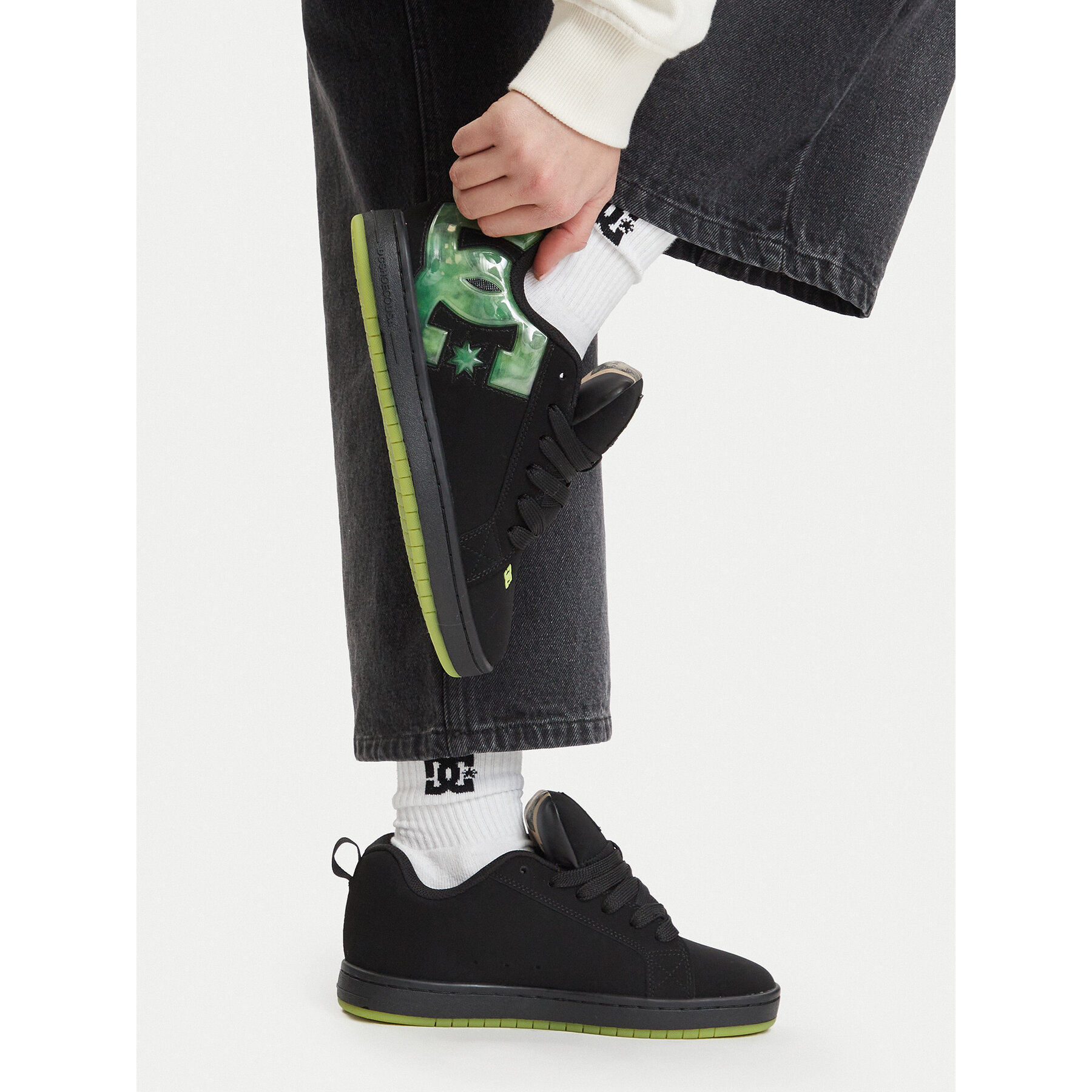 Сникърси DC Shoes EO-COURT GRAFFIK JUMANJI DC06528001 W Черен