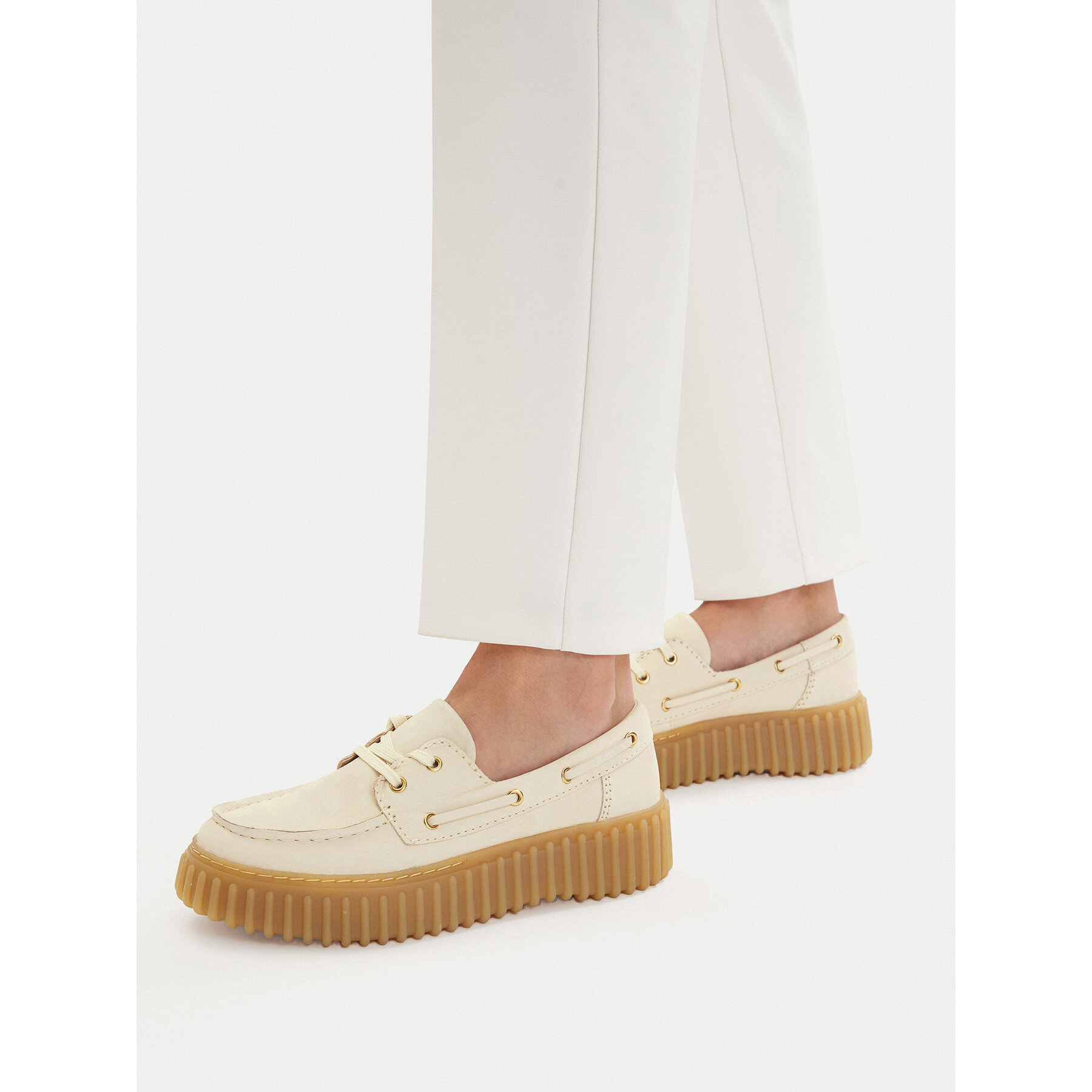 Обувки Clarks Torhill Boat 26186302 Екрю