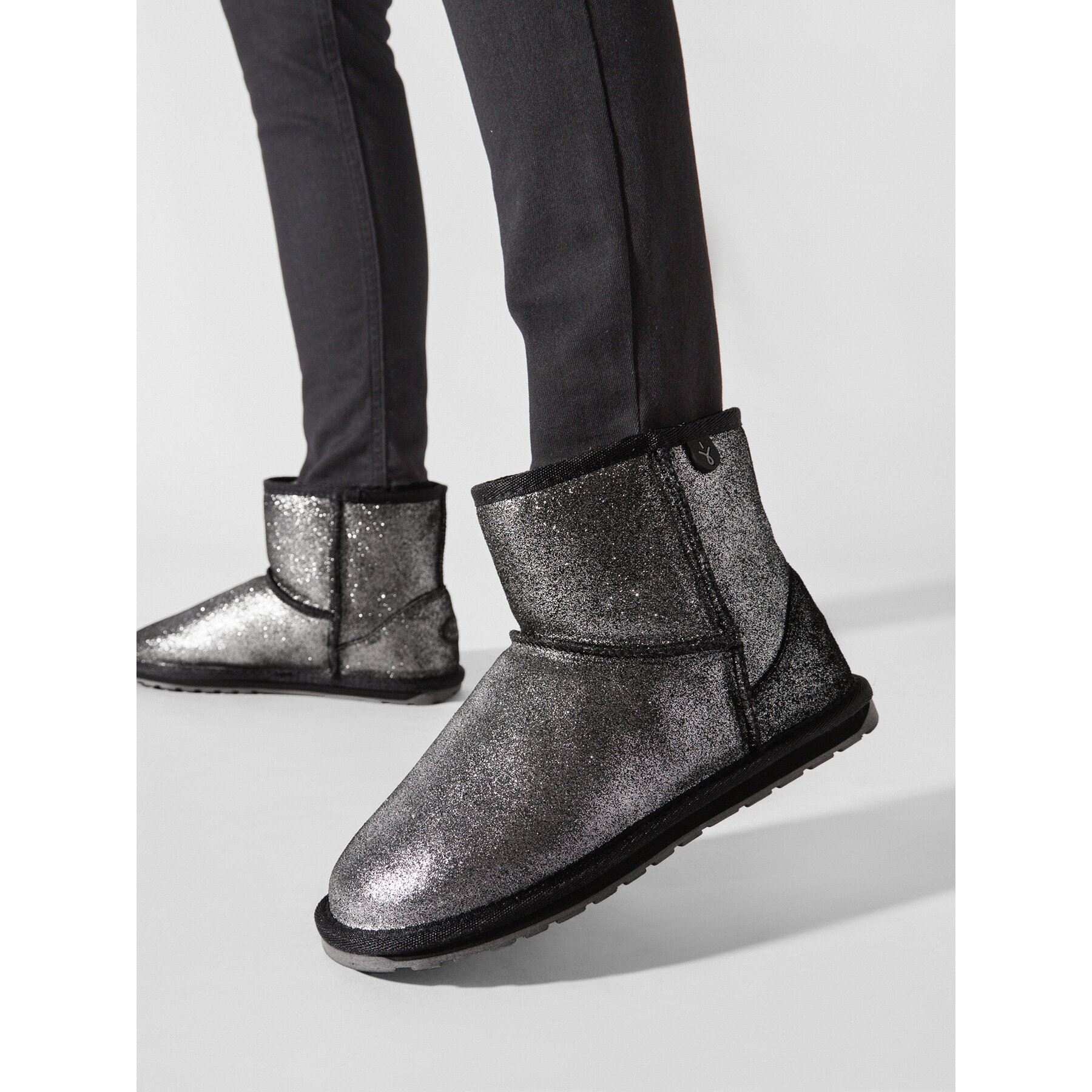 Cizme de zăpadă EMU Australia Wallaby Mini Metallic Teens T12358 Negru