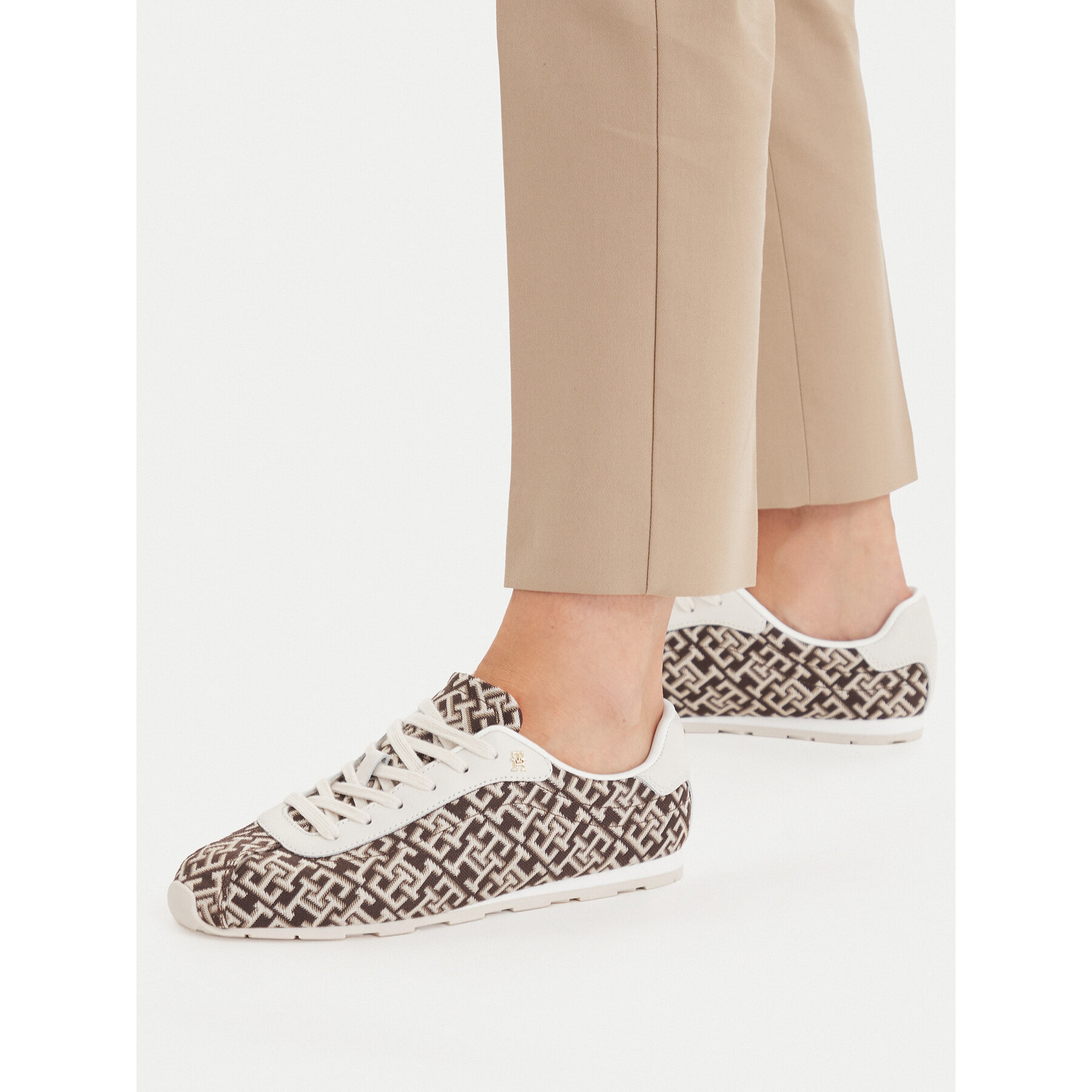Sneakers Tommy Hilfiger Bella Monogram Sneaker FW0FW09523 Maro