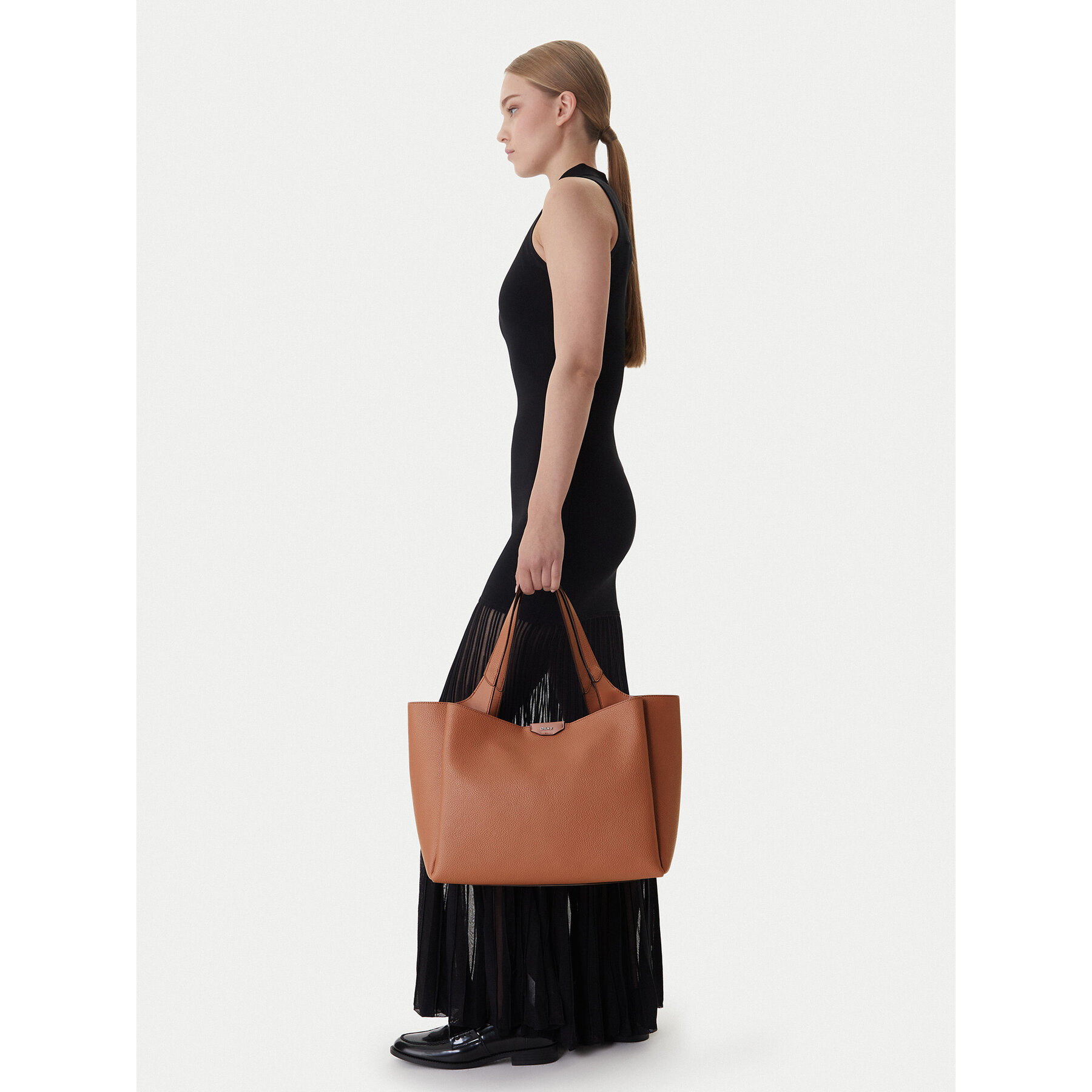 Geantă DKNY R43AYG32 Maro