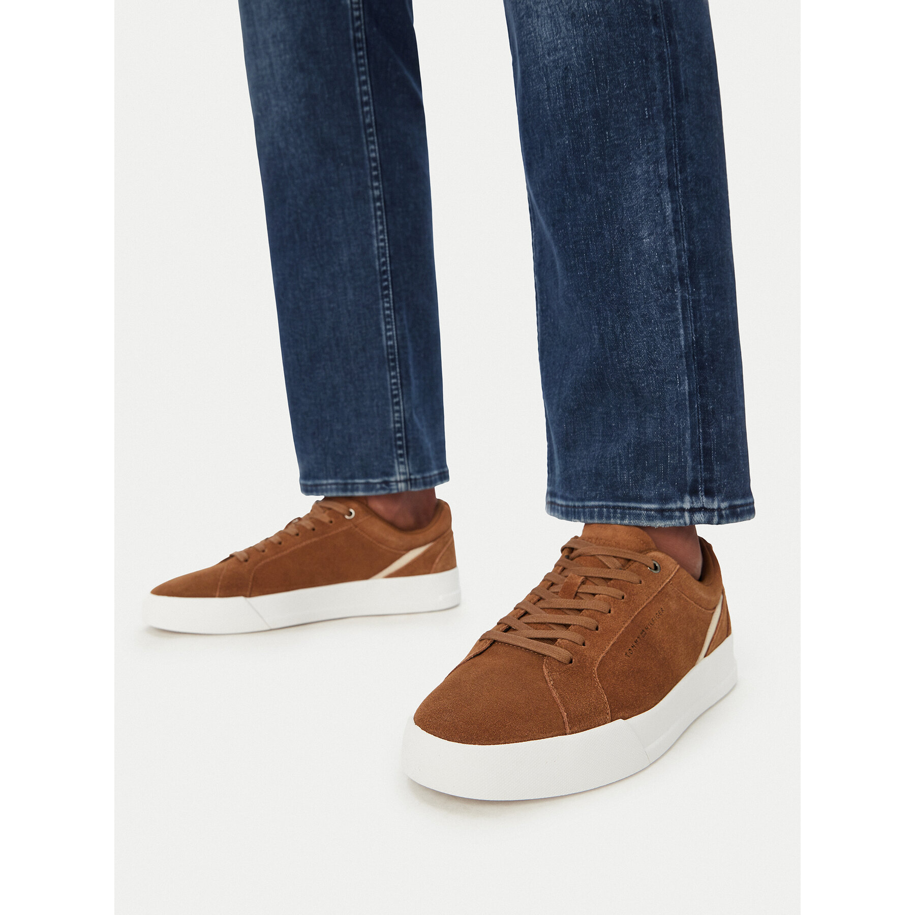 Сникърси Tommy Hilfiger Th Court Premium Suede FM0FM05880 Кафяв