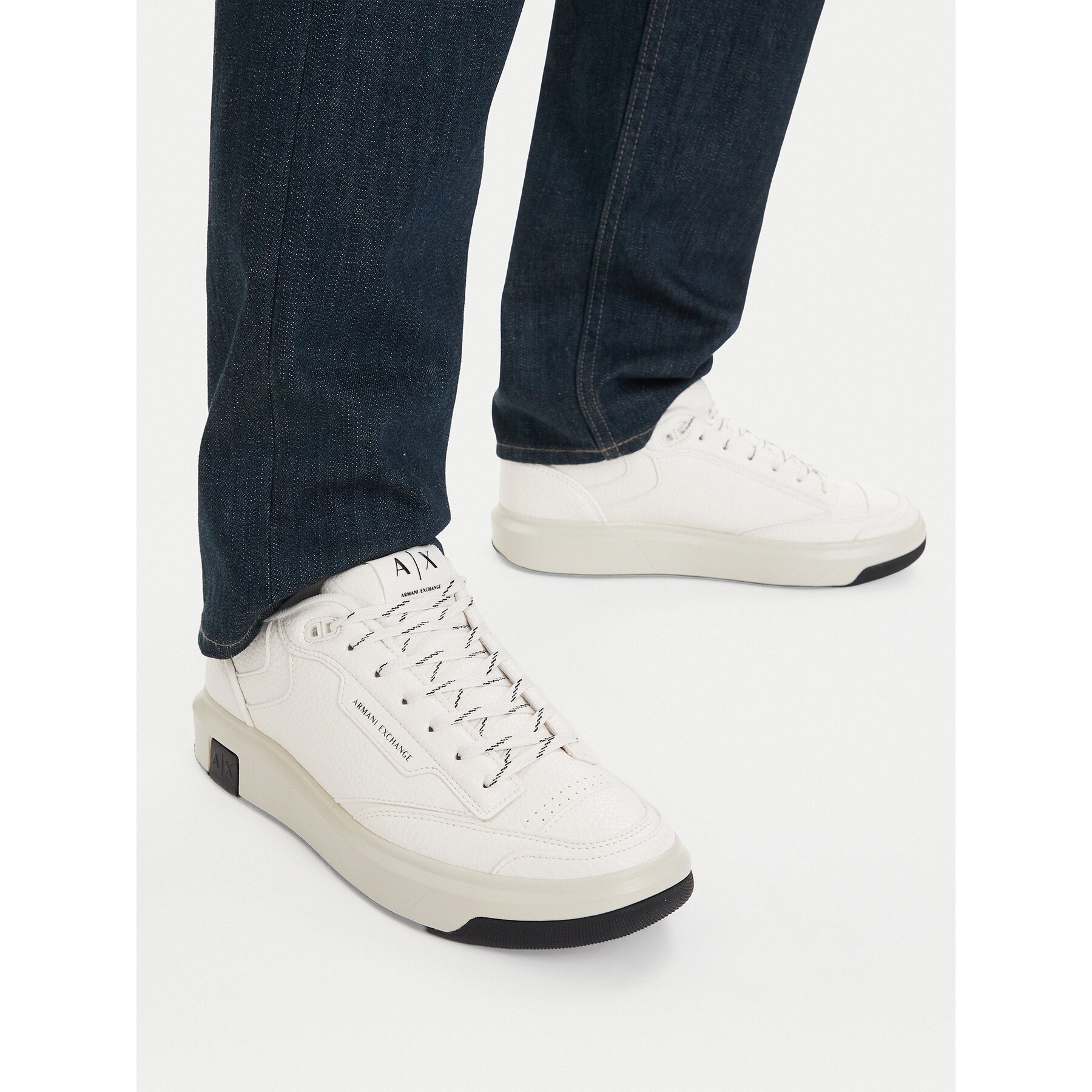 Sneakers Armani Exchange XM002205 AF21444 U0009 Alb