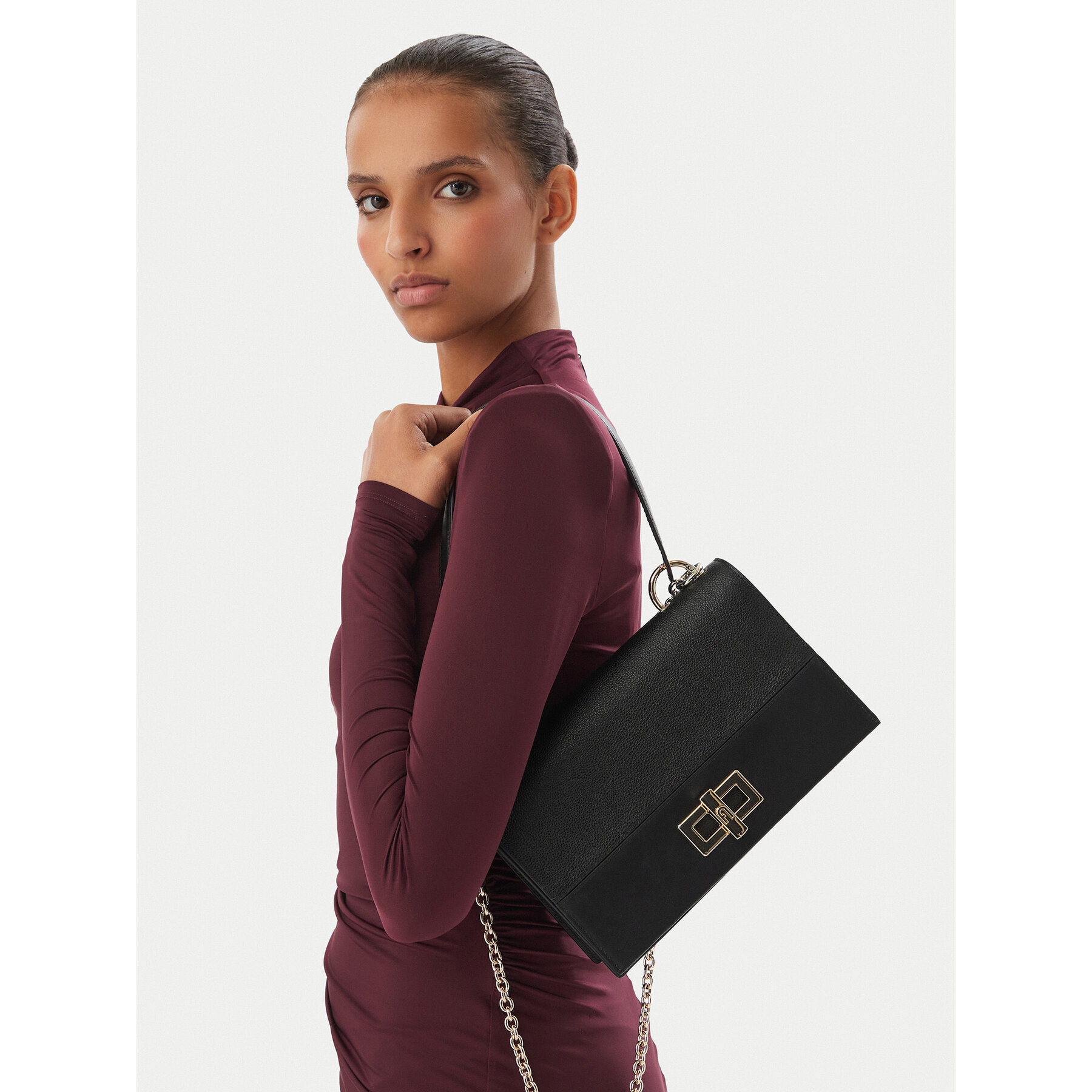 Ročna torba Furla Amelia M WB02156 BX4573 O6000 Črna