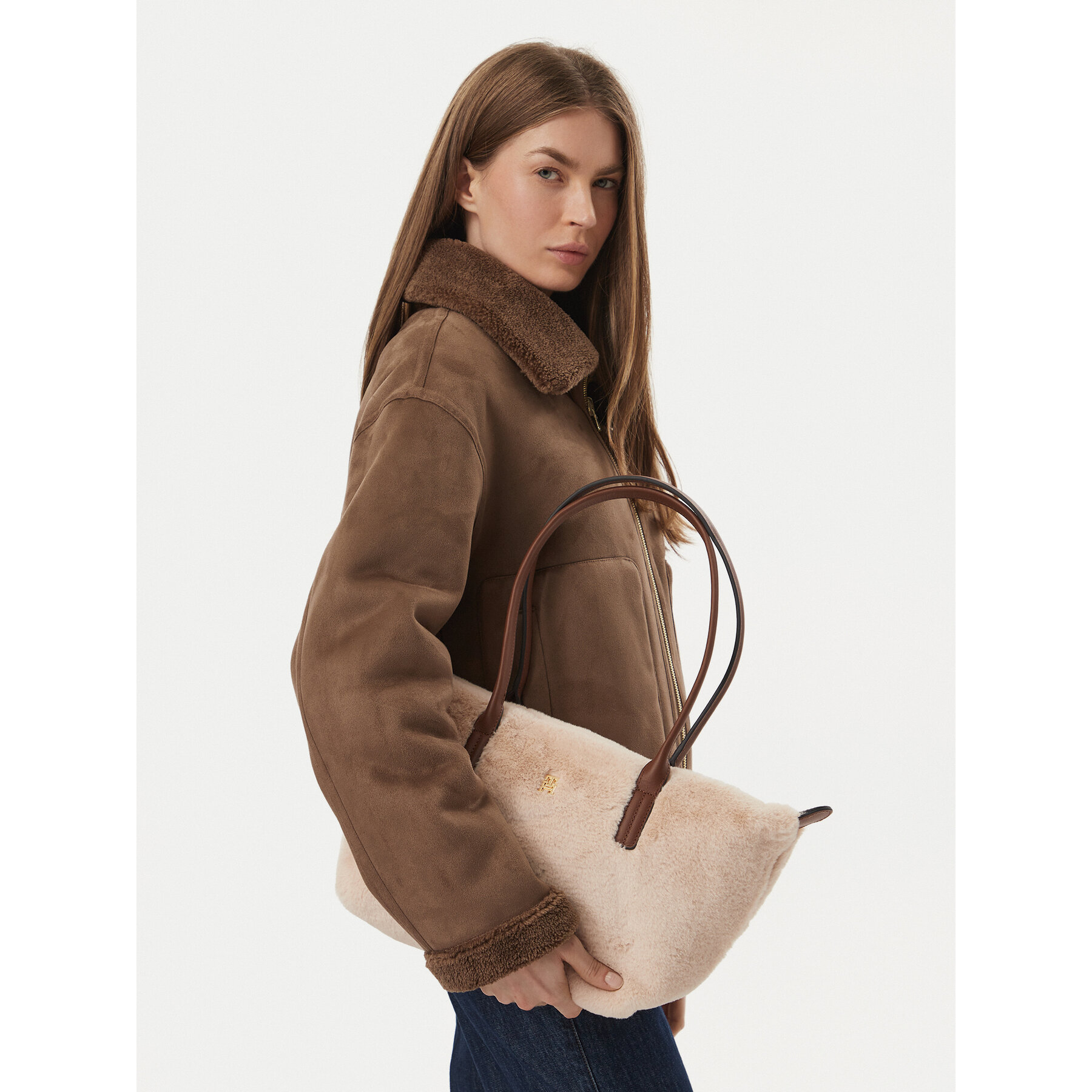 Kabelka Tommy Hilfiger Popette East West Tote Faux Fur AW0AW19310 Svetlo béžová