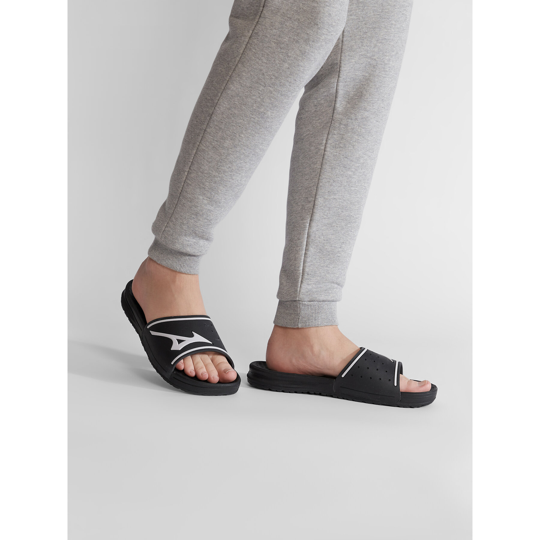 Šľapky Mizuno Relax Slide 2 11GJ202000 Čierna