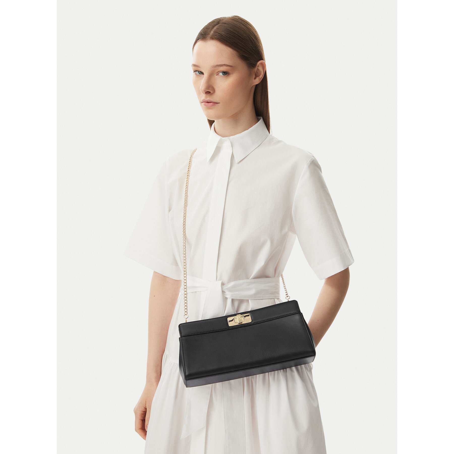 Torbica Tommy Hilfiger Th Modern Clutch AW0AW18727 Crna