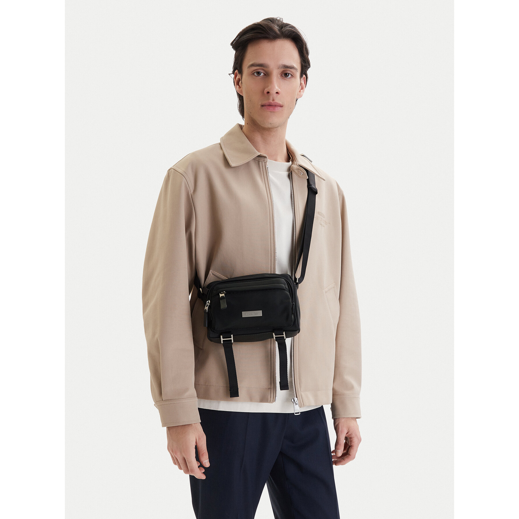 Мъжка чантичка Calvin Klein Sleek Utility Camera Bag LV04D3339G Черен