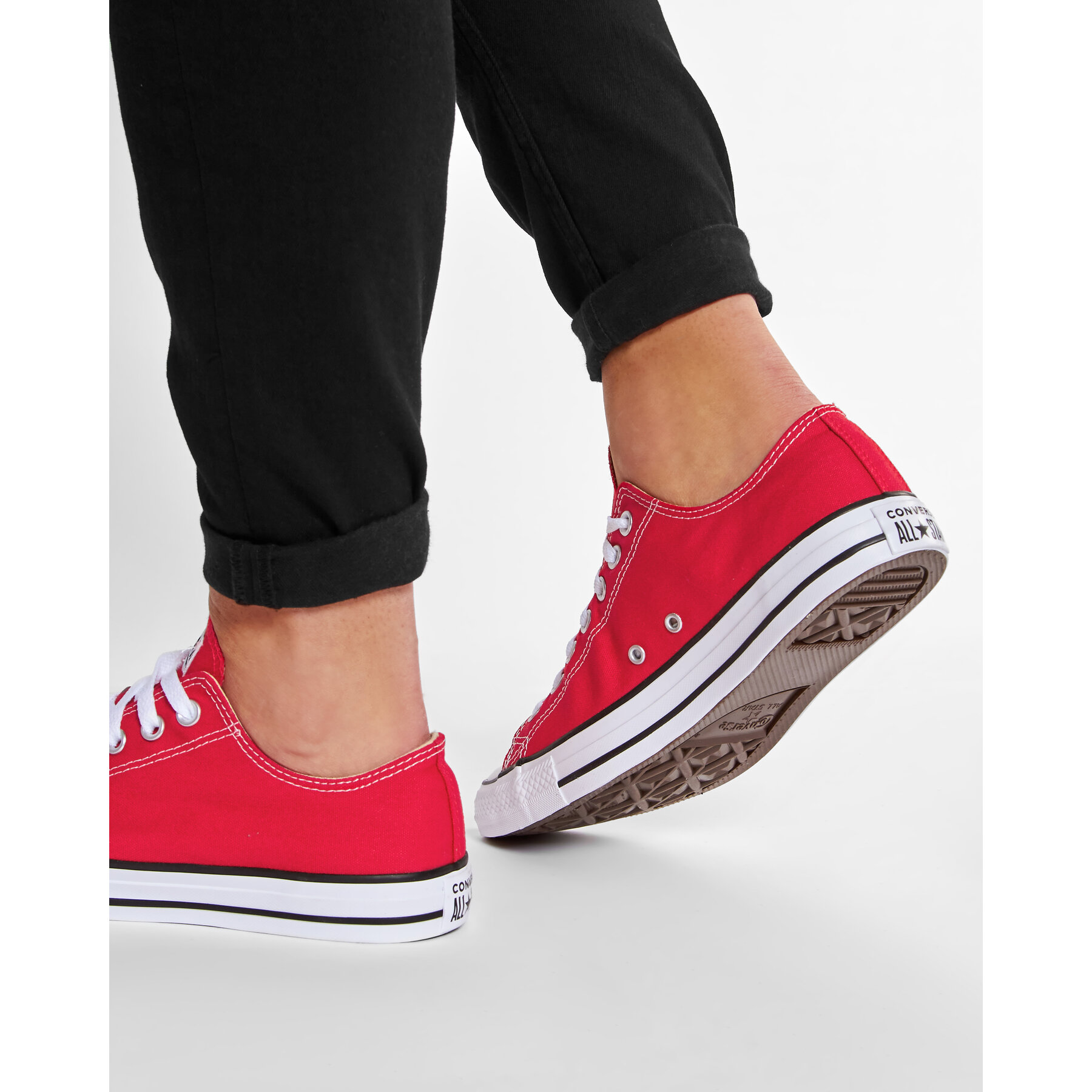 Modne superge Converse Chuck Taylor All Star Ox M9696C Rdeča