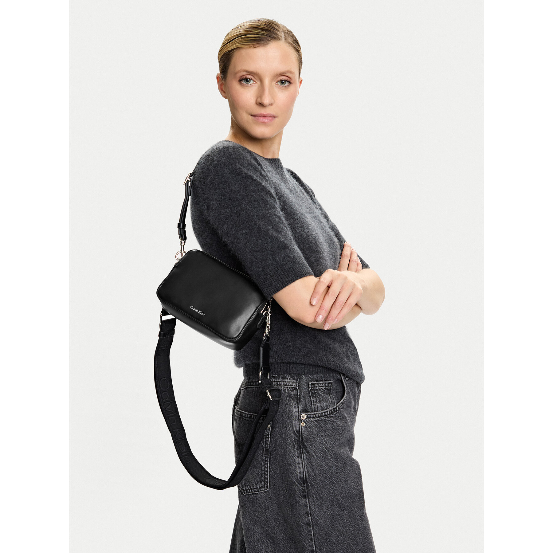 Torbica Calvin Klein Webbing Double Strap Camera Bag LV04F3165G Crna