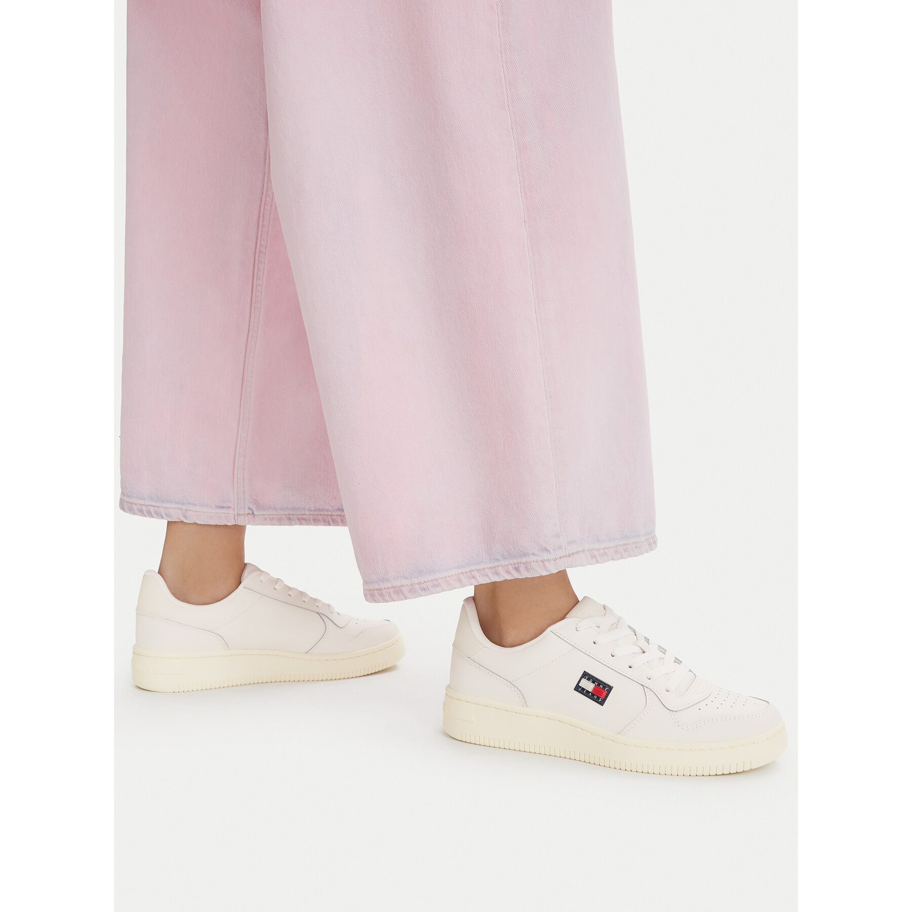 Сникърси Tommy Jeans Tjw Basket EN0EN02980 Бял
