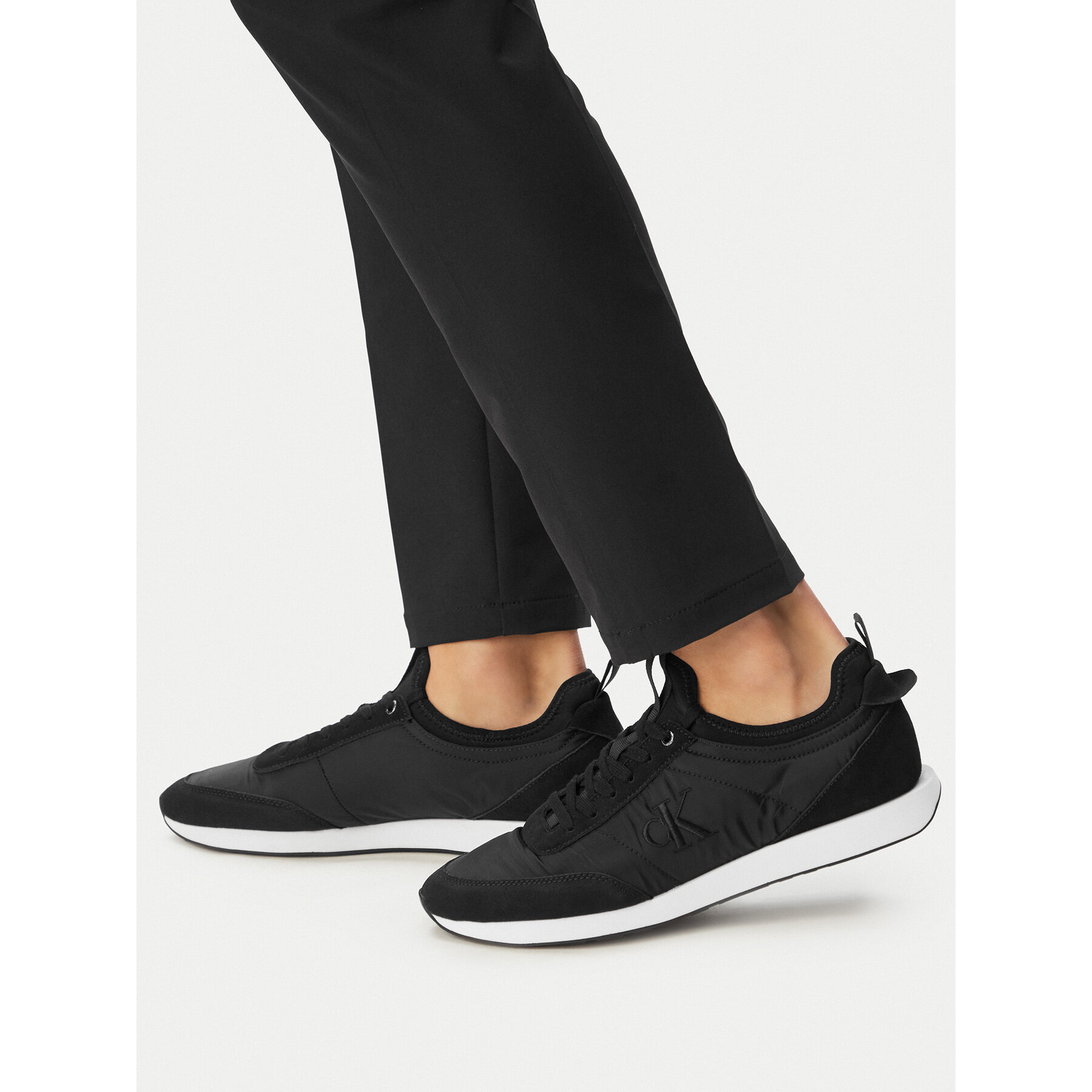 Sneakersy Calvin Klein Jeans Retro Runner Sock Laceup Mix YM0YM01414 Čierna