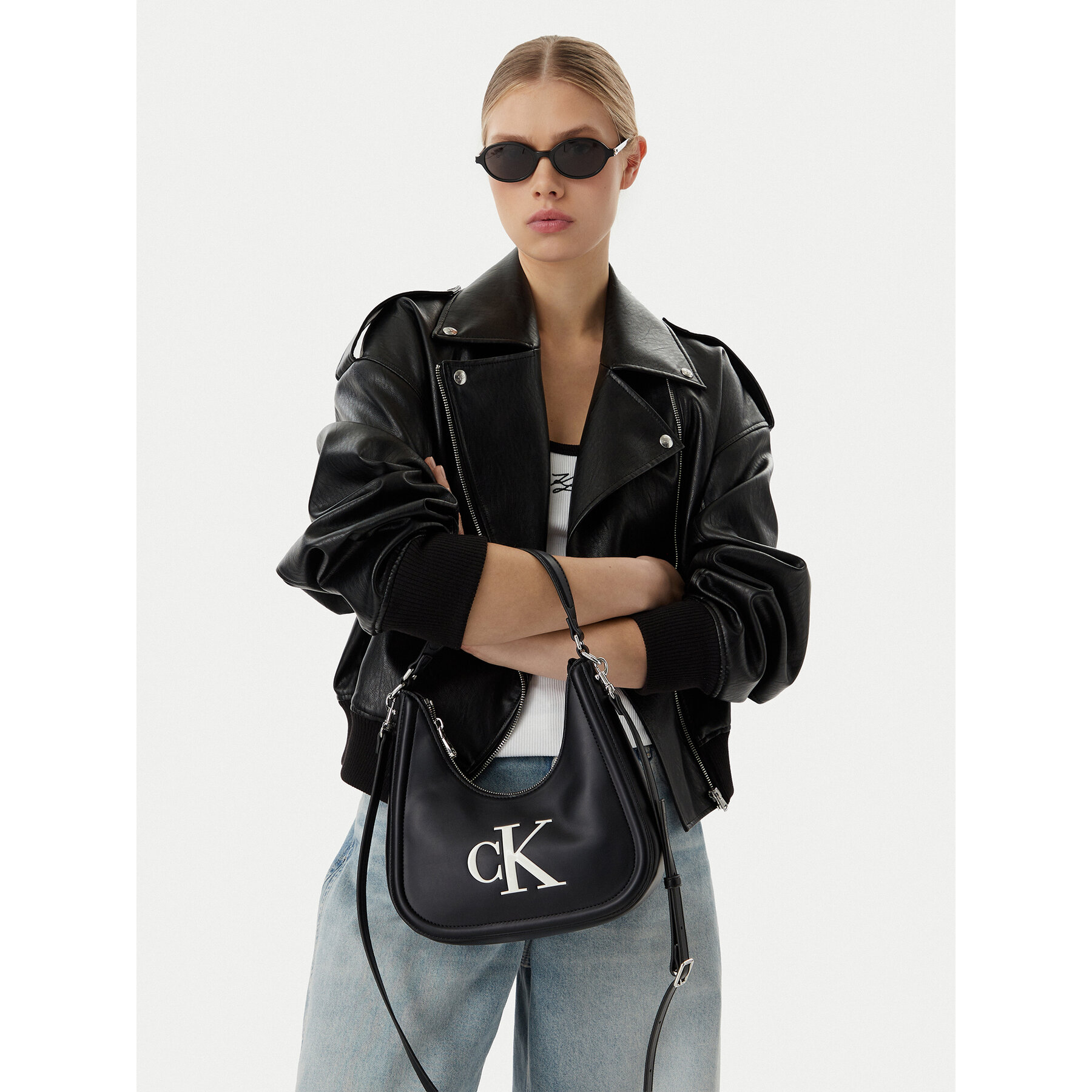 Ročna torba Calvin Klein Bold Ck Small Crescent LV04F3561G Črna
