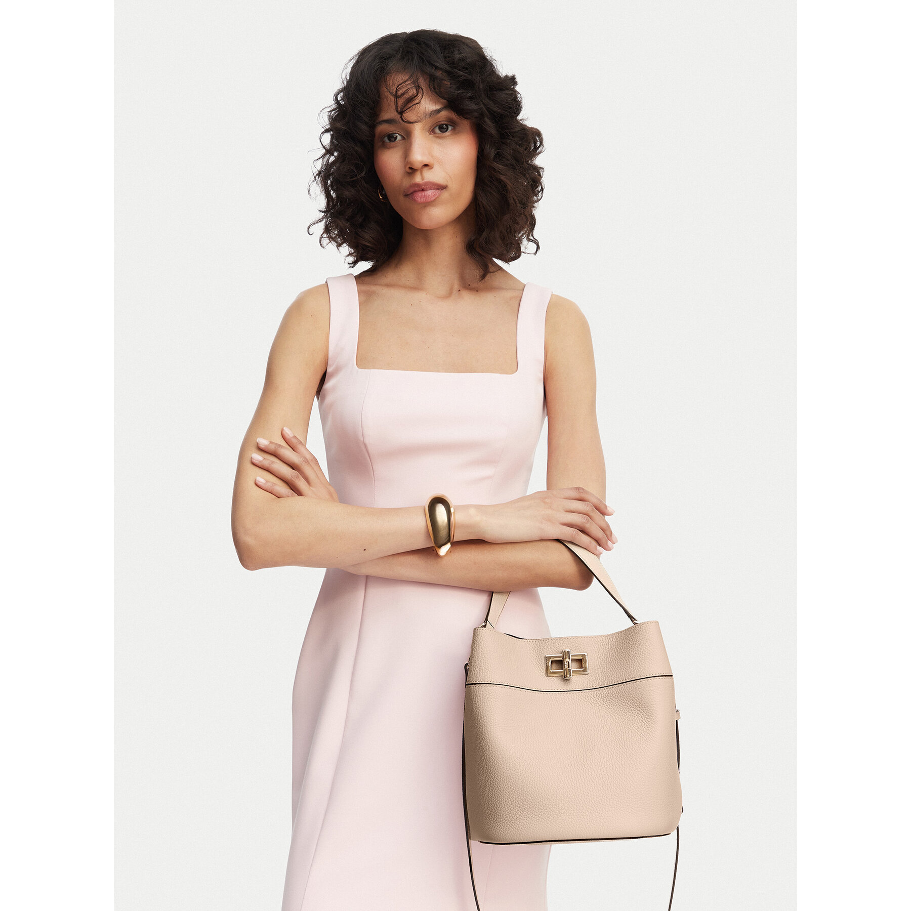 Ročna torba Furla Amelia M Bucket WB01953 HSF000 CN 93300 Svetlo bež