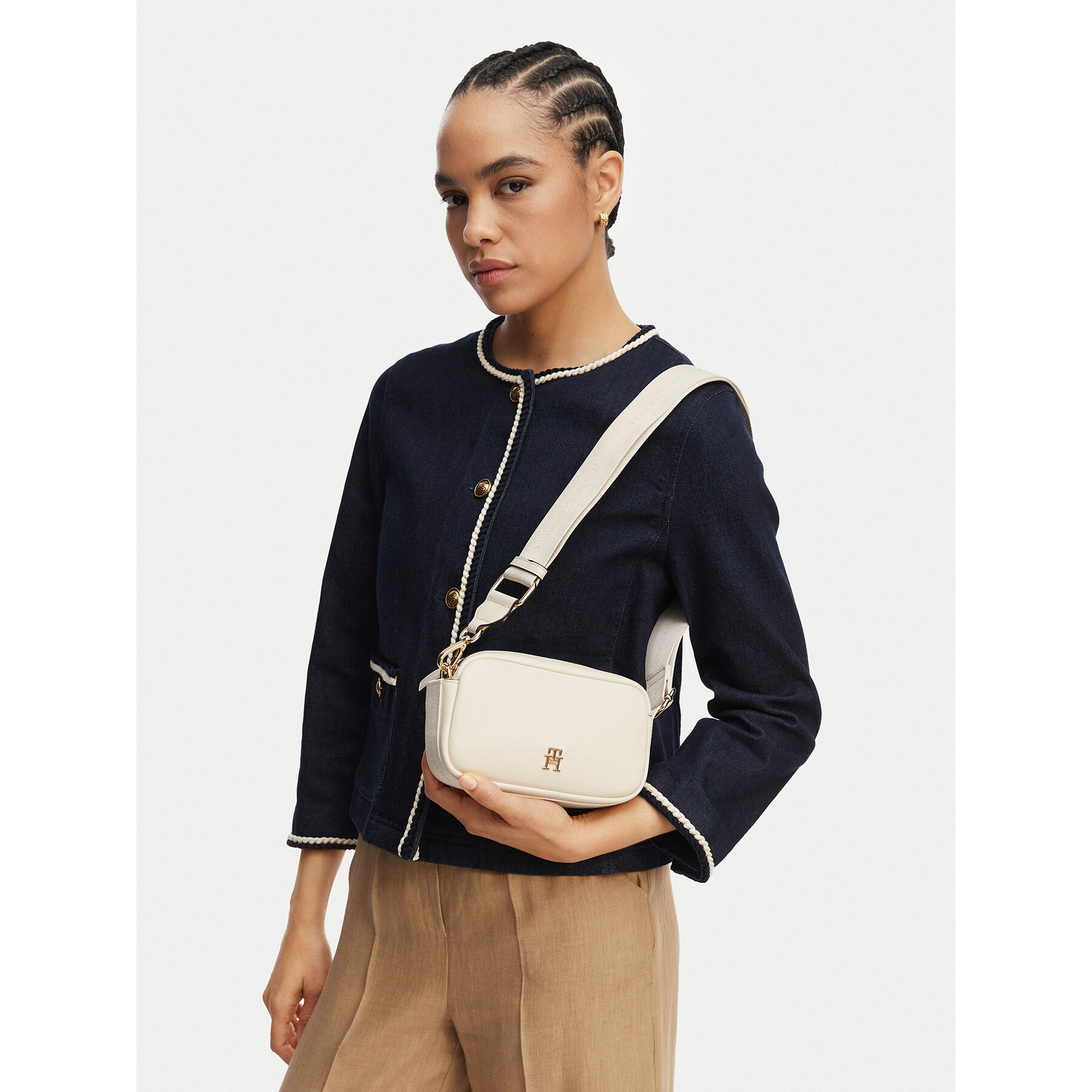 Kabelka Tommy Hilfiger Th Logotape Camera Bag AW0AW18741 Biela