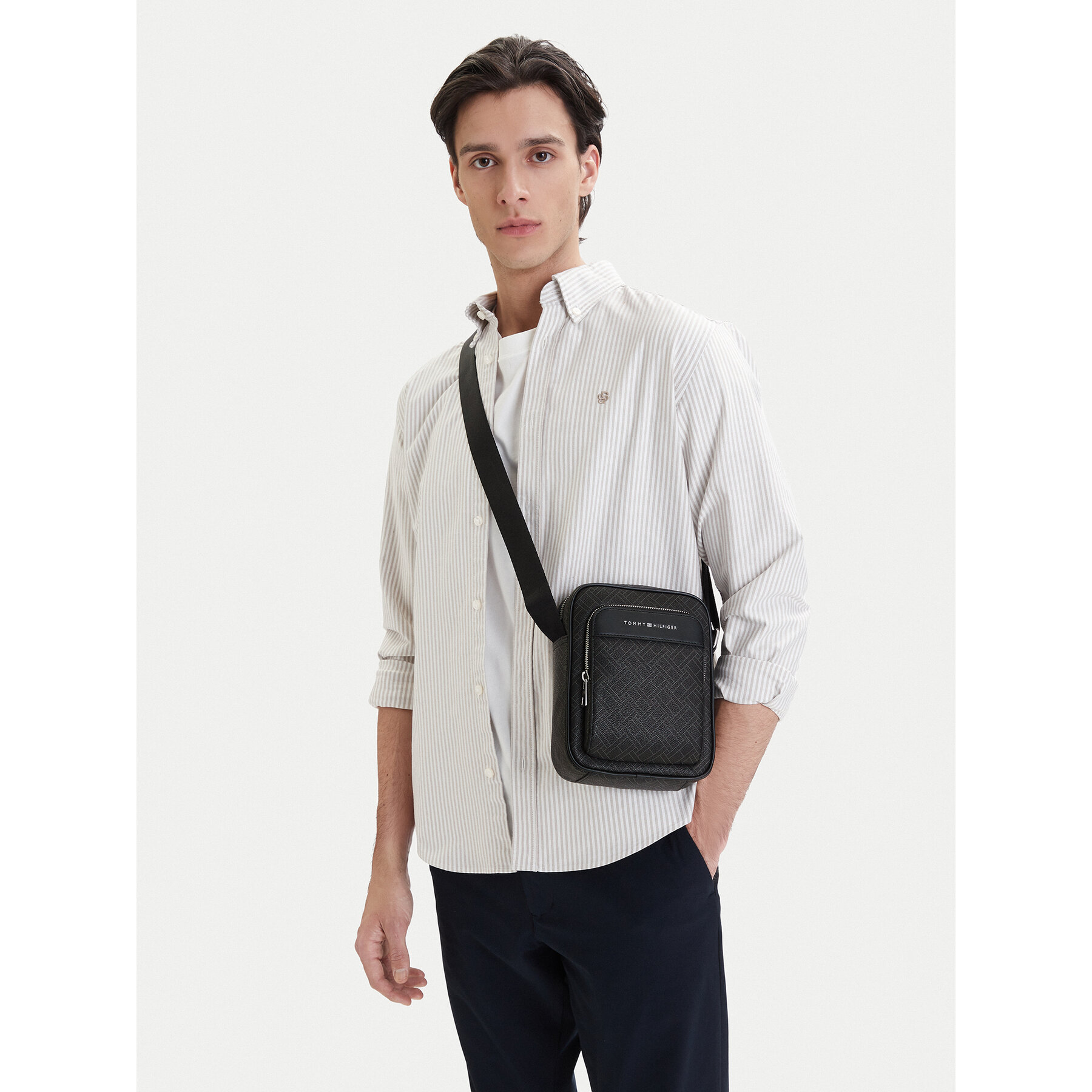 Τσαντάκι Tommy Hilfiger Th Flag Monogram Mini Reporter AM0AM14138 Μαύρο