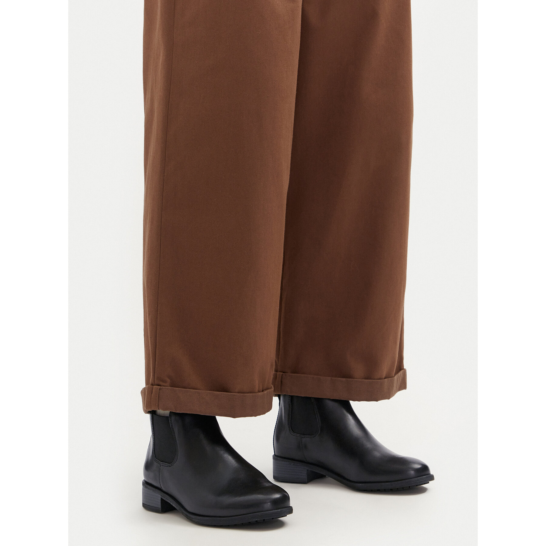 Členková obuv s elastickým prvkom Clarks Havisham Top 26178715 Čierna