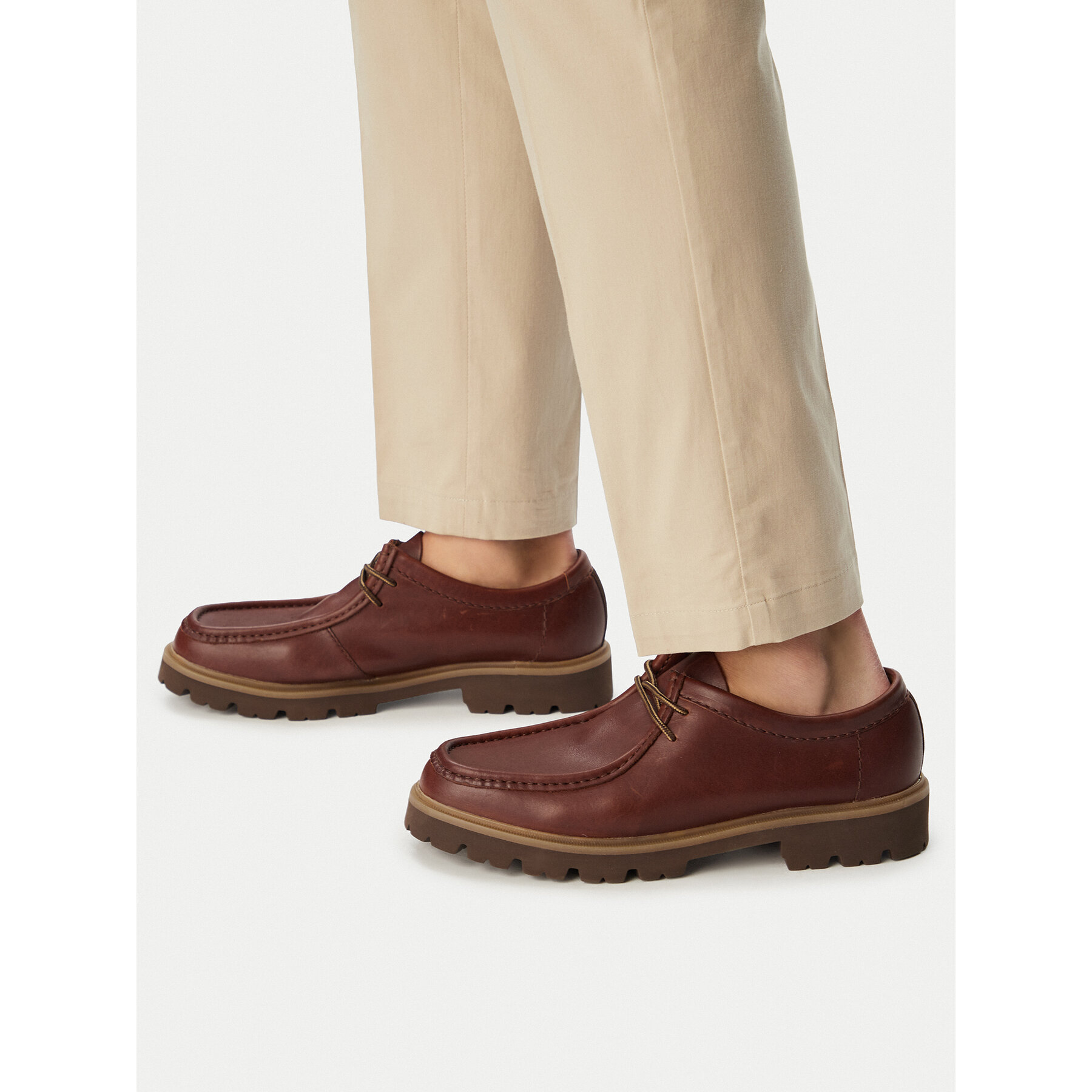 Nizki čevlji Clarks Cleyhill Seam 26186417 Rjava