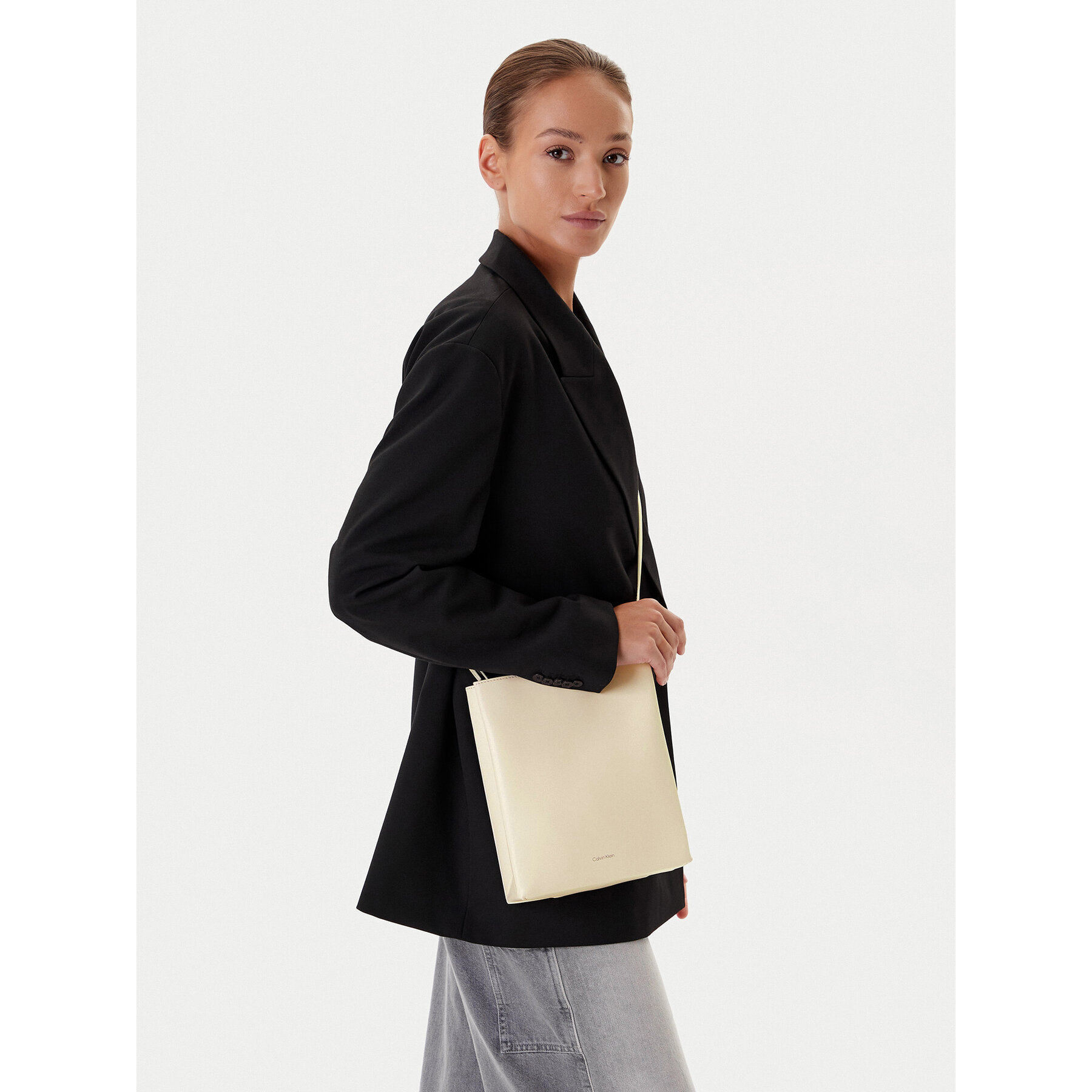 Ročna torba Calvin Klein Line Ns Crossbody Lth Bag LV04F3005G Kremna